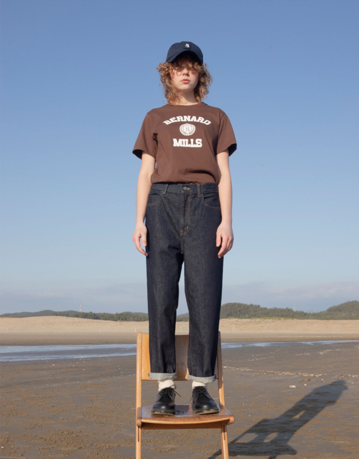 버나드밀즈(BERNARD MILLS) LAUREL LOGO T SHIRT - BROWN