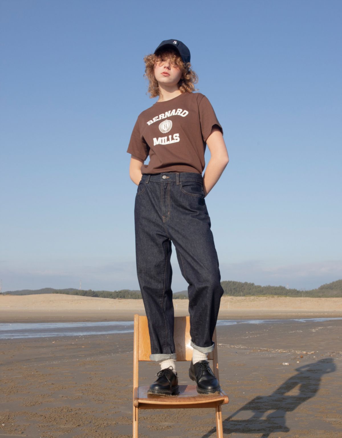 버나드밀즈(BERNARD MILLS) LAUREL LOGO T SHIRT - BROWN