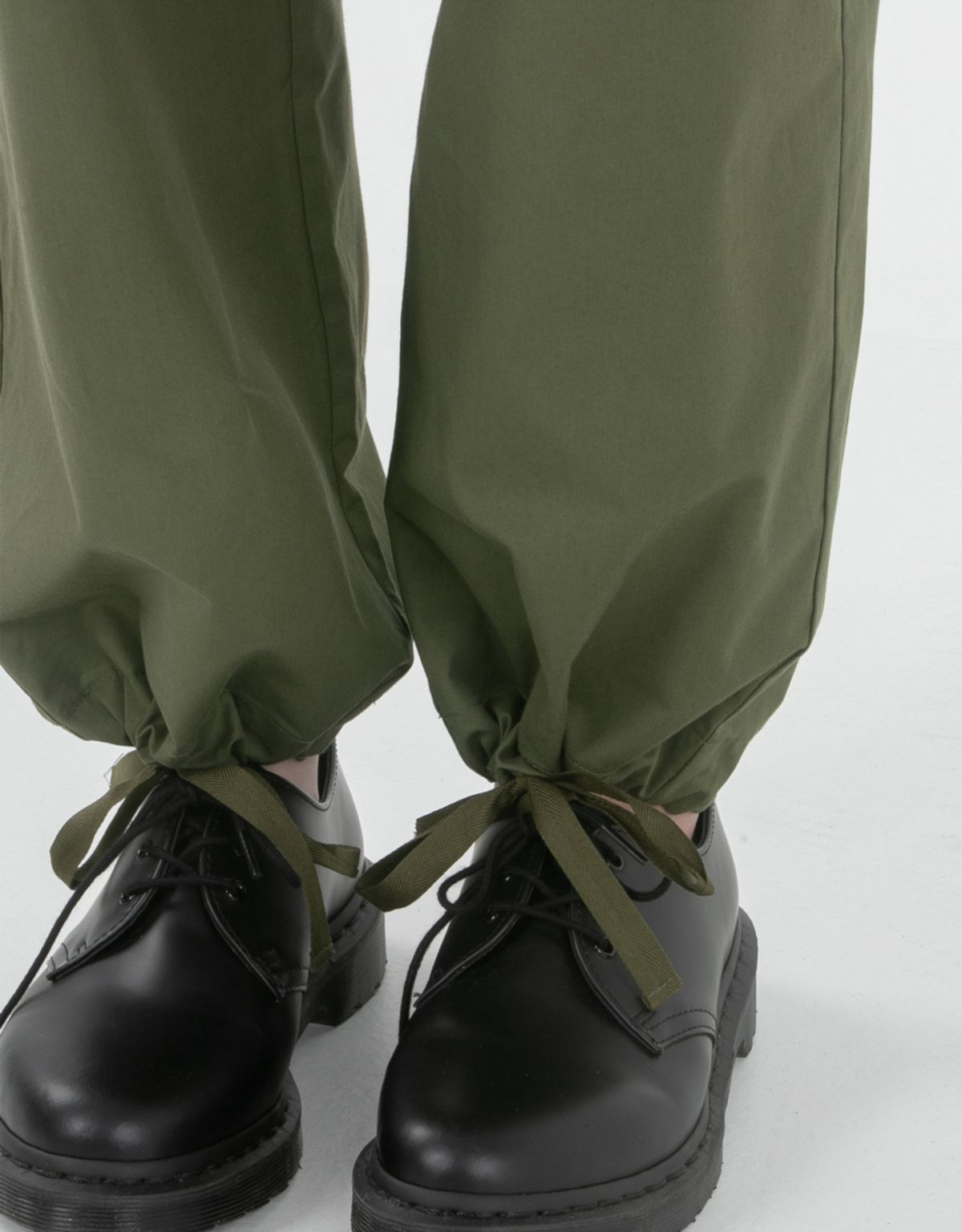 버나드밀즈(BERNARD MILLS) SUSPENDER JOGGER PANTS - OLIVE GREEN