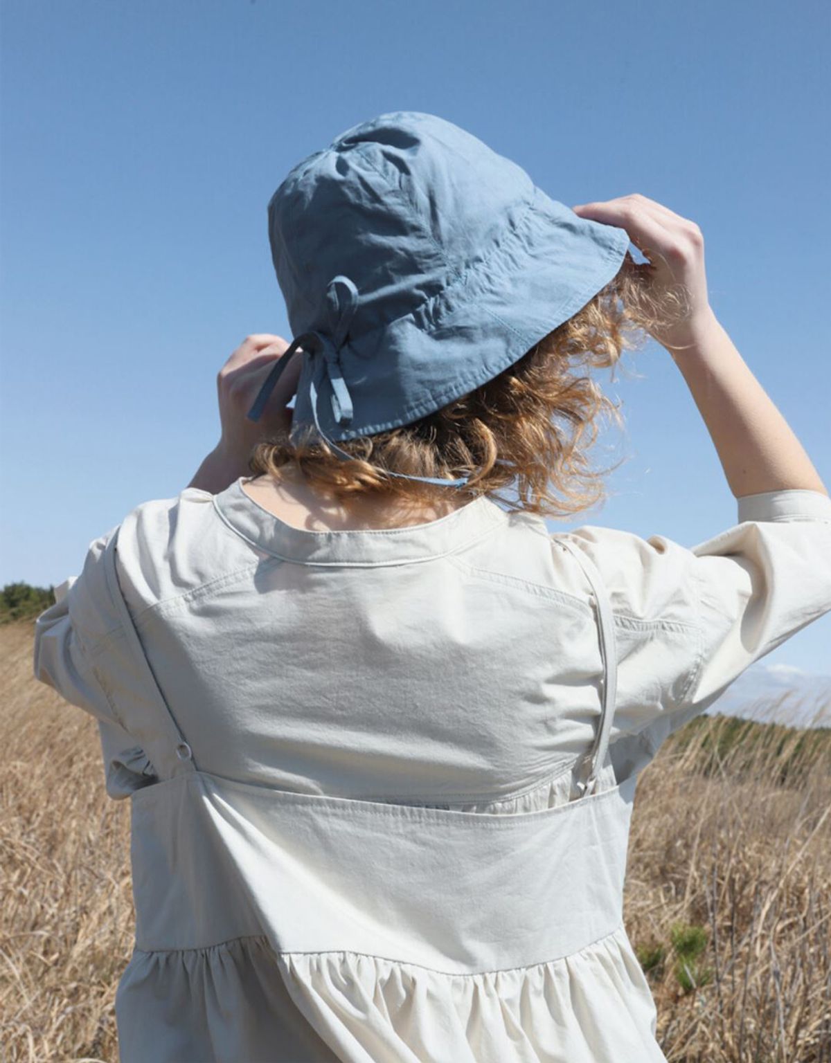 버나드밀즈(BERNARD MILLS) RIBBON BUCKET HAT - SKY BLUE