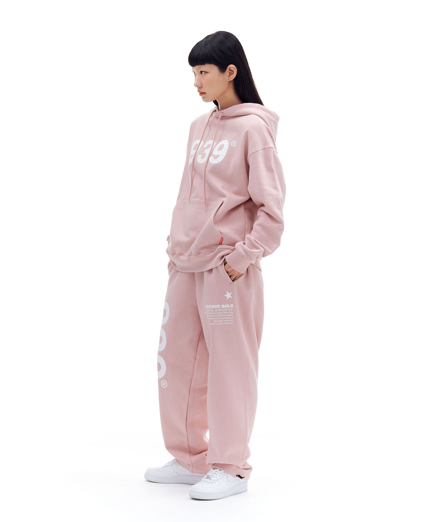 MUSINSA公式 | ARCHIVE BOLD 939 LOGO SWEAT PANTS_PINK