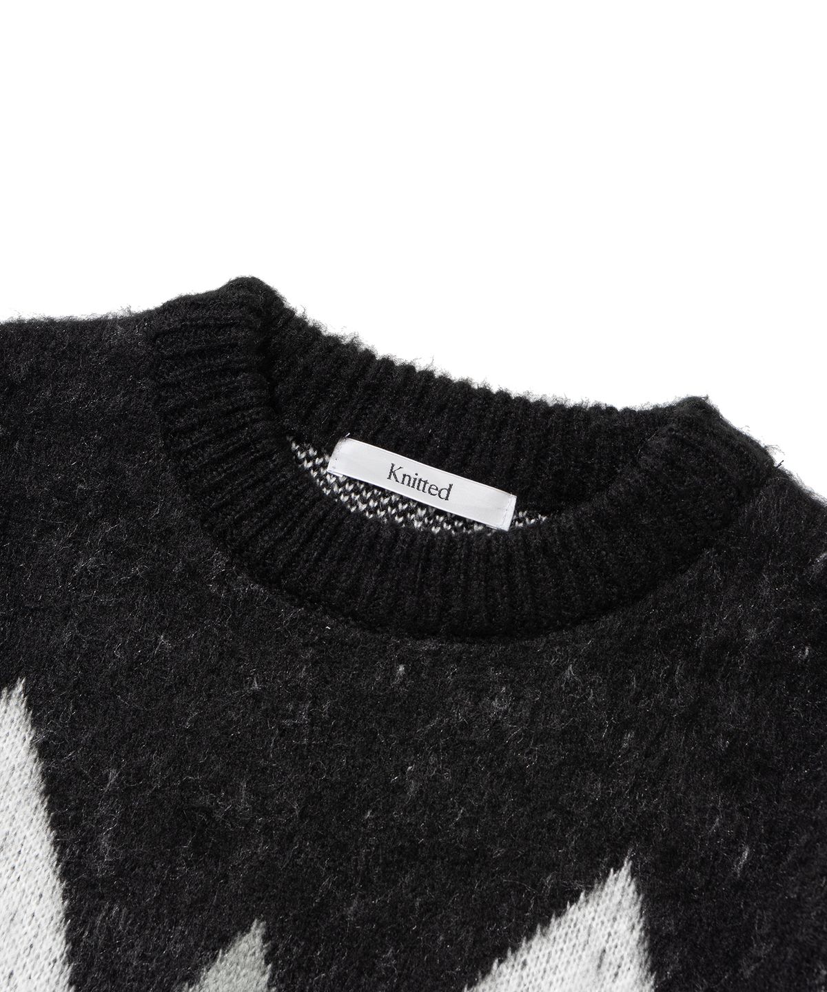 니티드(KNITTED) 벌키 브러쉬 아가일 니트 DARK BLACK