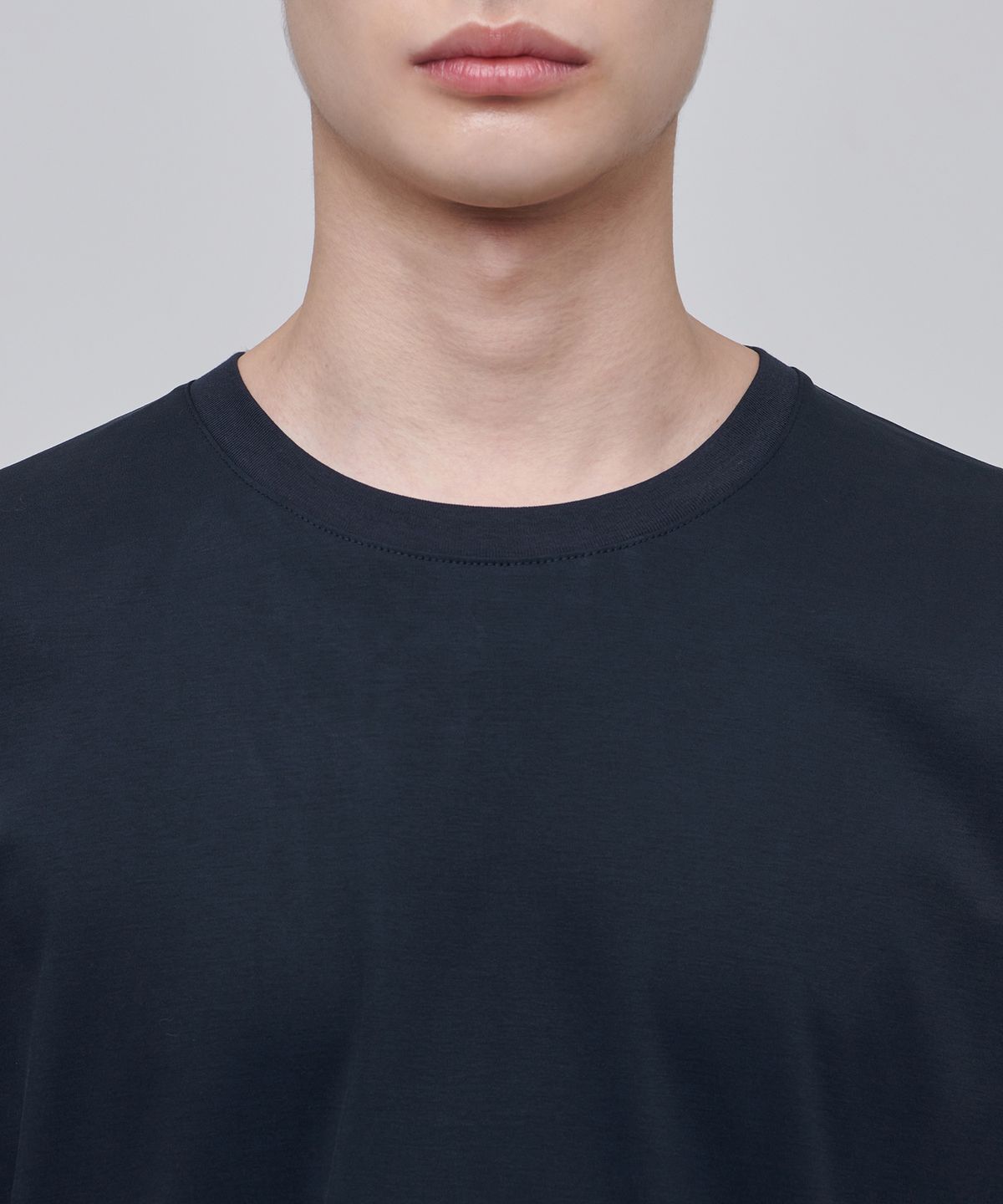 무신사 스탠다드(MUSINSA STANDARD) 실켓 오버사이즈 크루 넥 긴소매 티셔츠 [네이비]