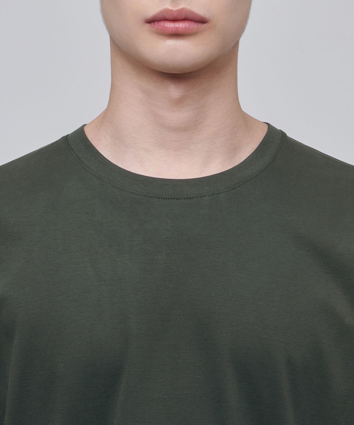 무신사 스탠다드(MUSINSA STANDARD) 실켓 오버사이즈 크루 넥 긴소매 티셔츠 [더스티 카키]
