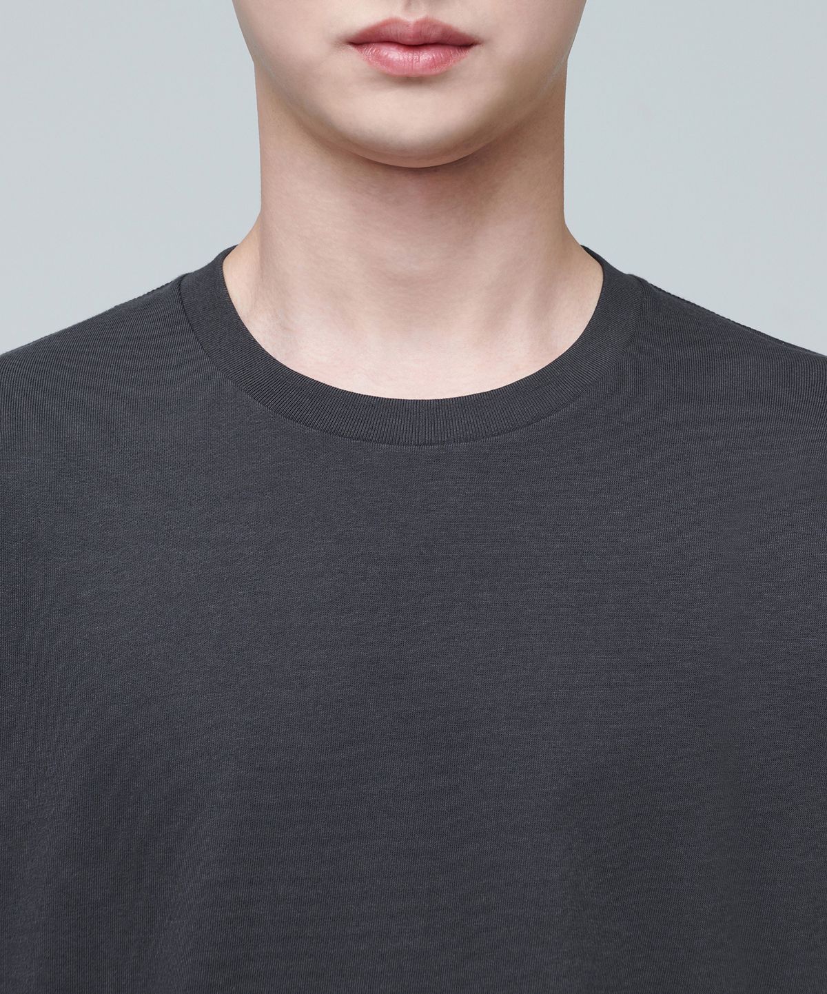 무신사 스탠다드(MUSINSA STANDARD) 레이어드 크루 넥 티셔츠_일반 기장 [다크 그레이]