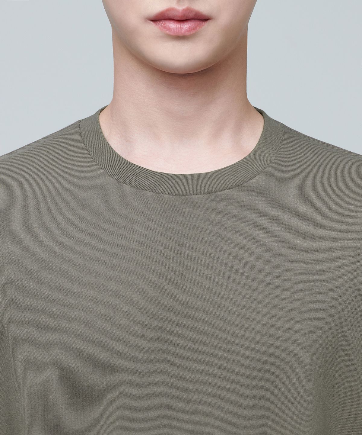 무신사 스탠다드(MUSINSA STANDARD) 레이어드 크루 넥 긴소매 티셔츠_긴 기장 [더스티 카키]