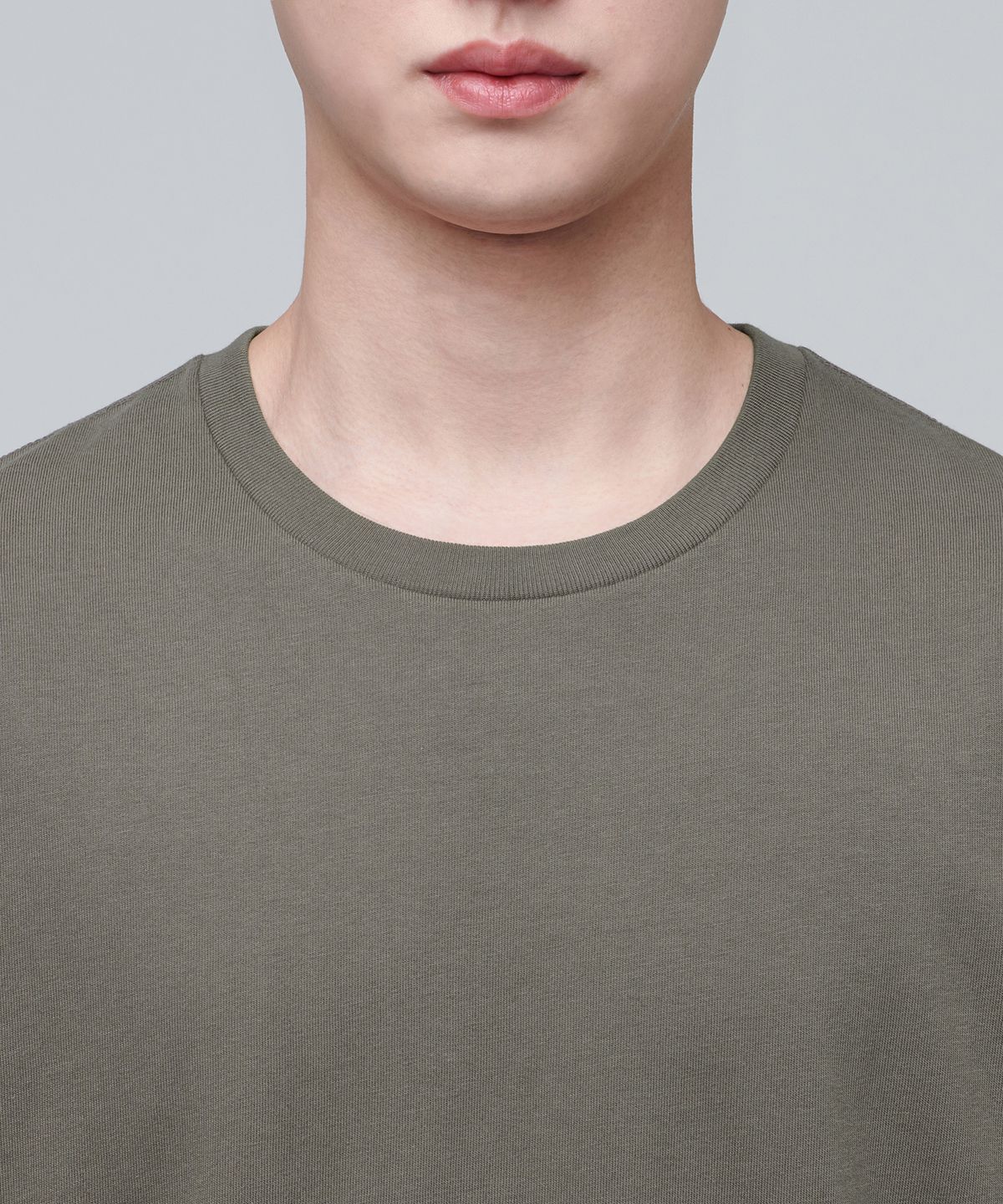 무신사 스탠다드(MUSINSA STANDARD) 레이어드 크루 넥 티셔츠_긴 기장 [더스티 카키]