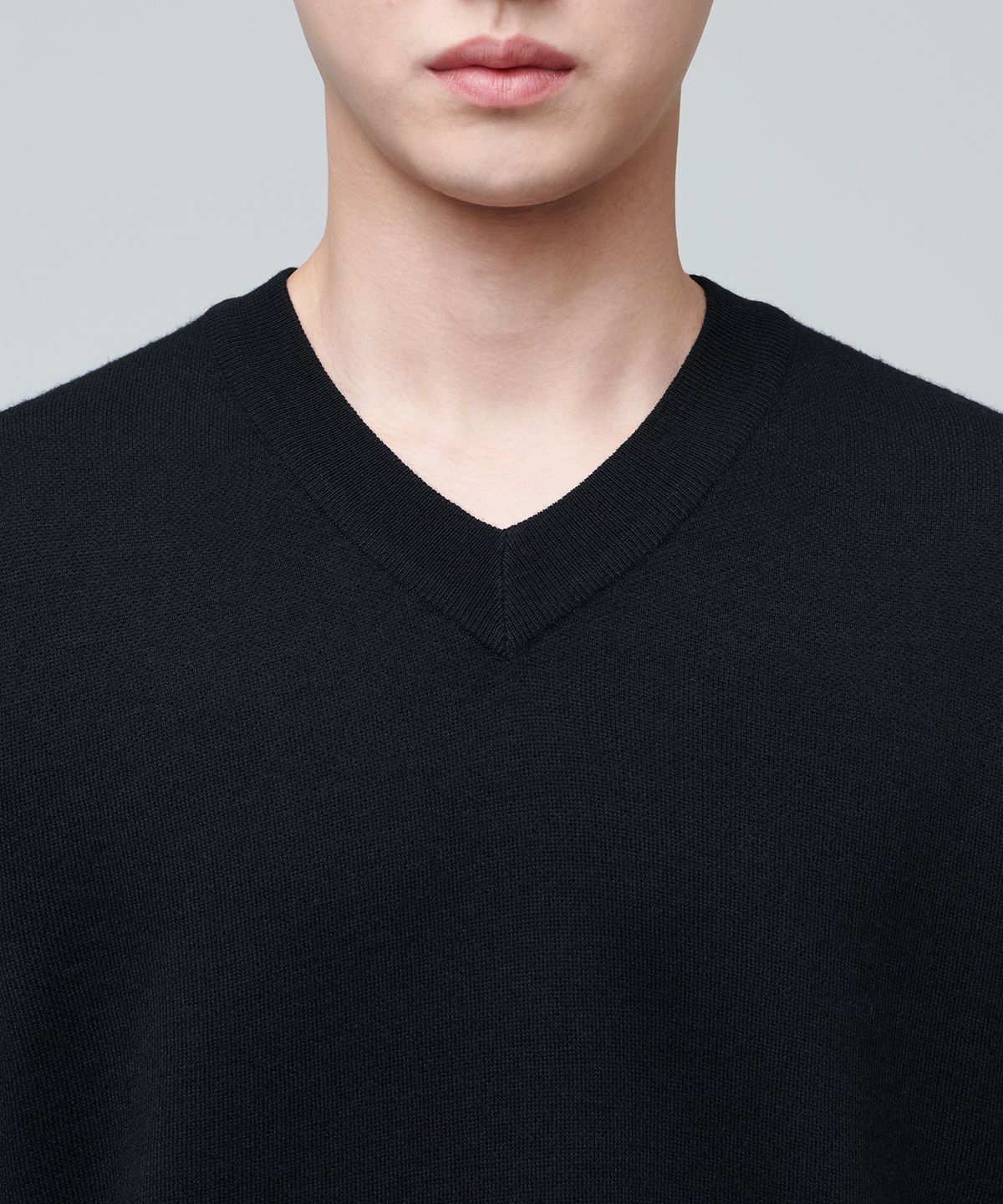 무신사 스탠다드(MUSINSA STANDARD) 미니멀 브이 넥 니트 [블랙]