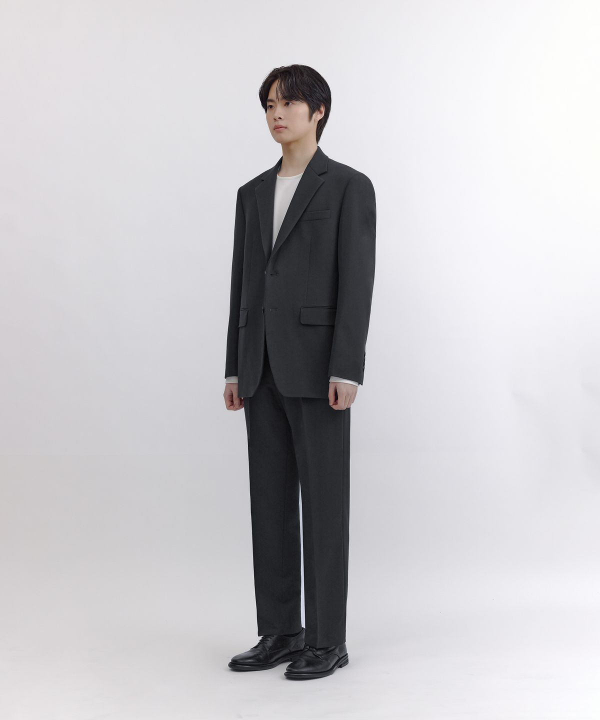 넌블랭크(NONBLANK) 세미 와이드 핏 슬랙스_CHARCOAL GREY