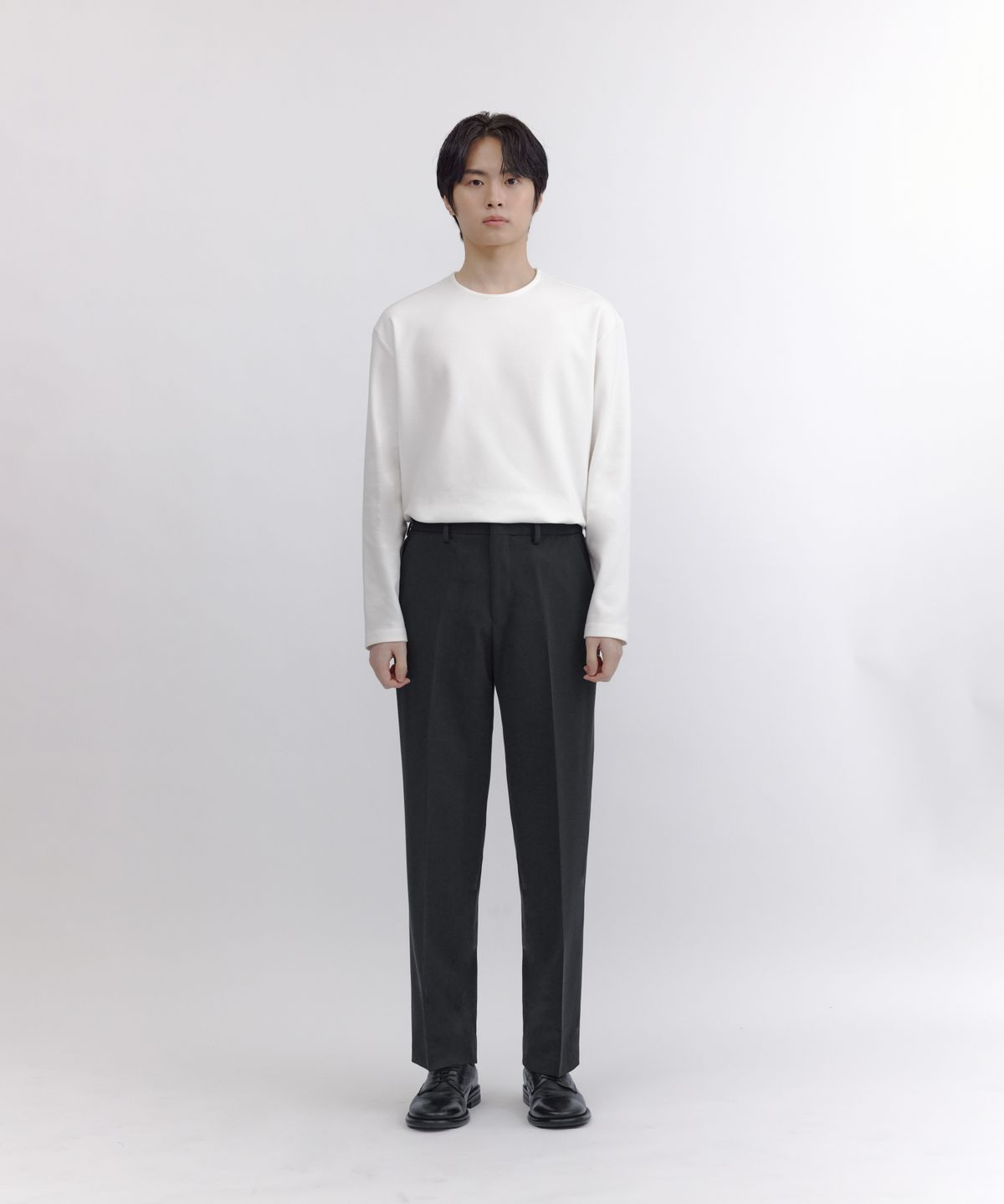 넌블랭크(NONBLANK) 세미 와이드 핏 슬랙스_CHARCOAL GREY