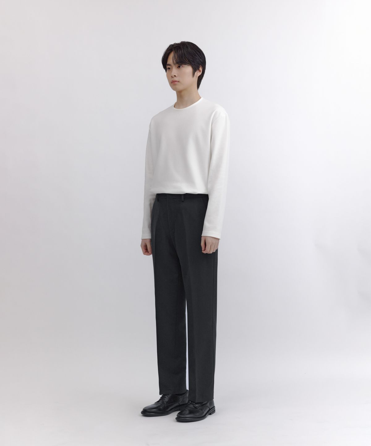 넌블랭크(NONBLANK) 세미 와이드 핏 슬랙스_CHARCOAL GREY