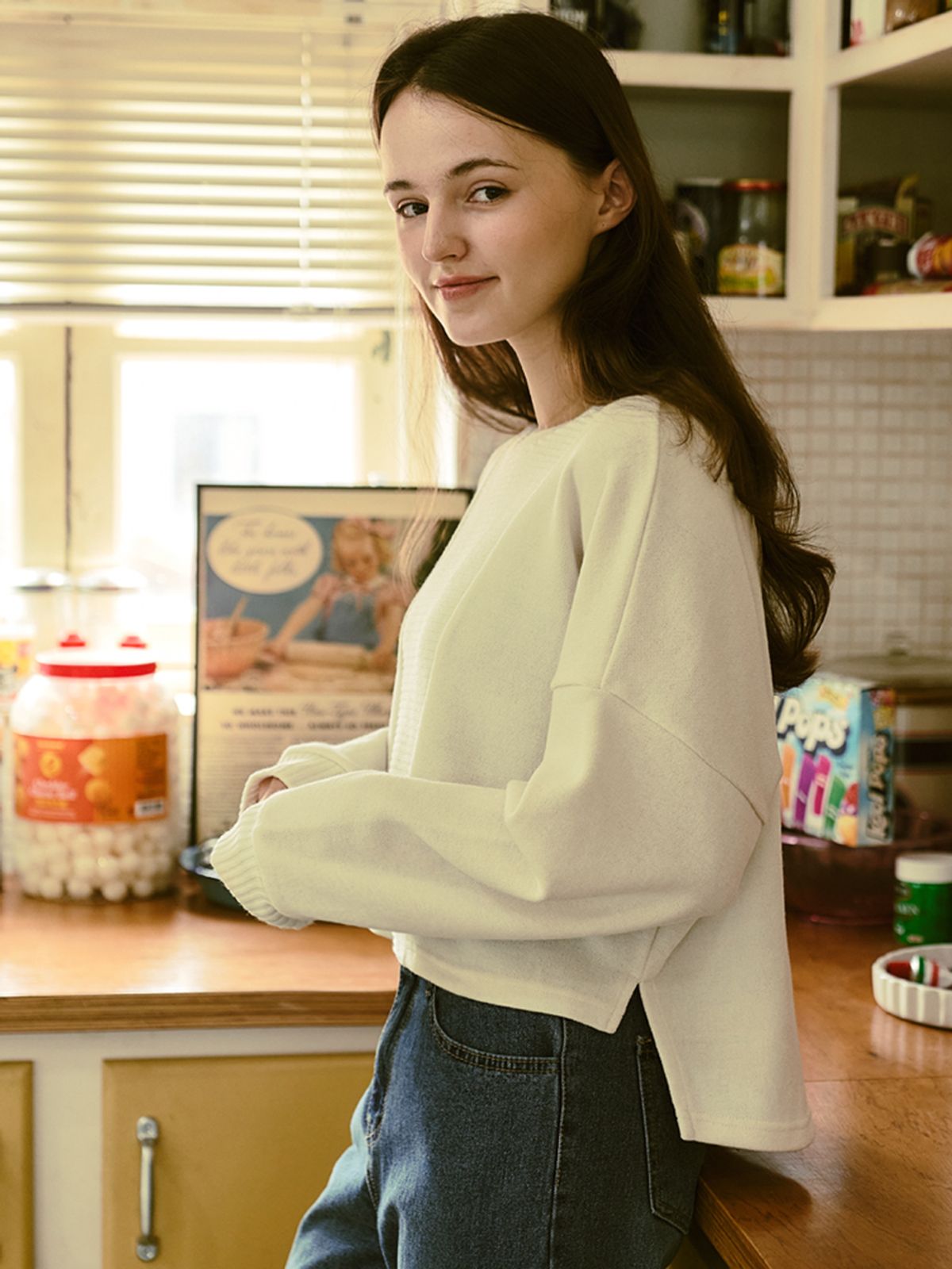 아방(AVANT-G) Knitted Long Sleeve Cropped T-shirt - Ivory