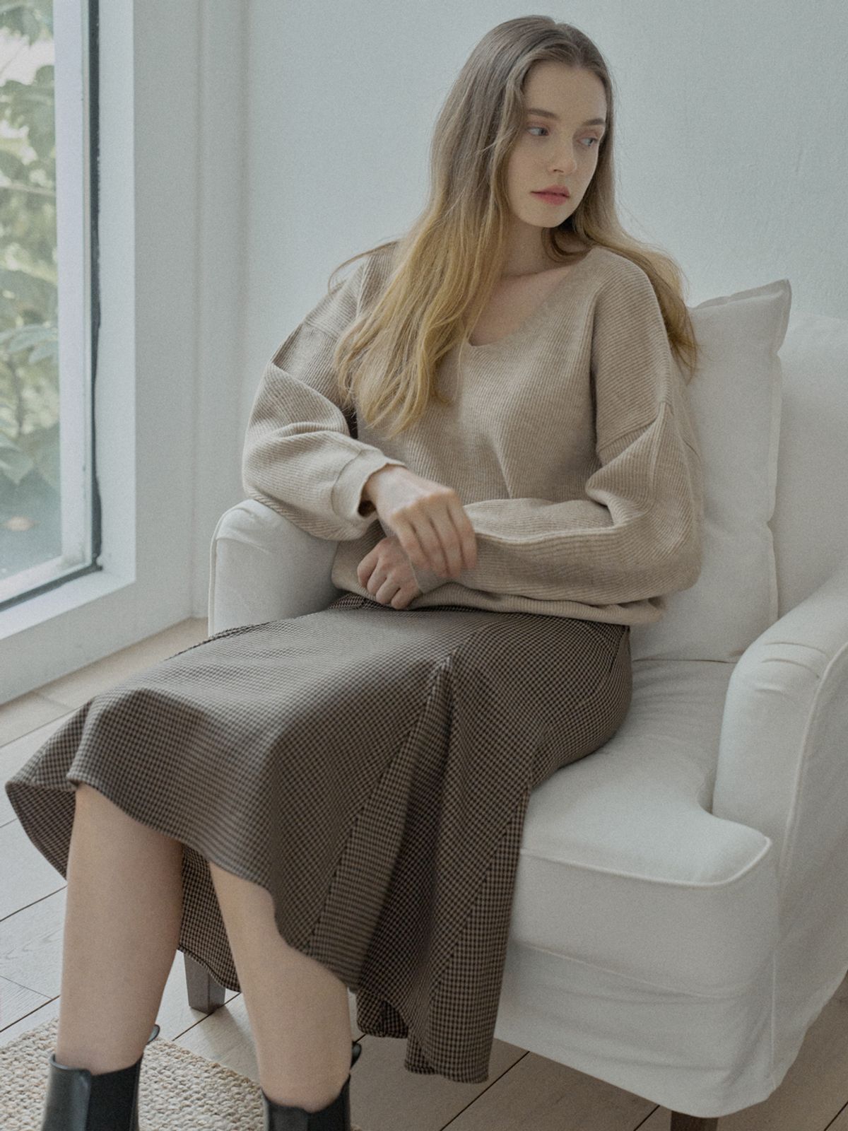 아방(AVANT-G) V-neck Oversized Knit Pullover - BEIGE