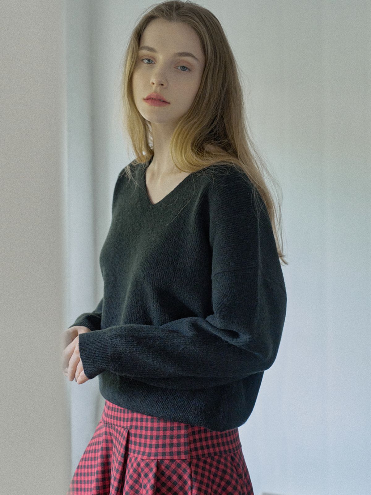 아방(AVANT-G) V-neck Oversized Knit Pullover - BLACK