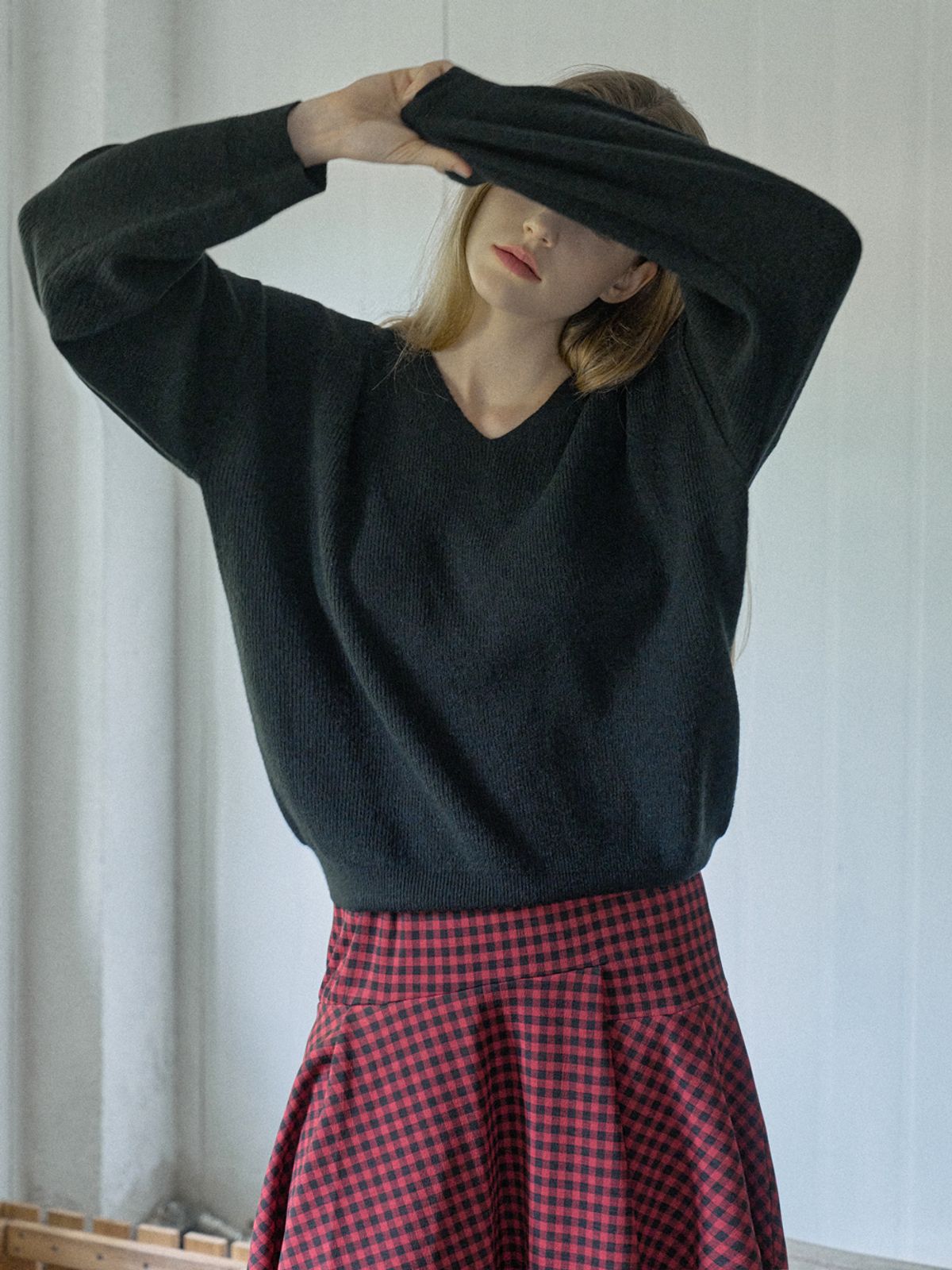 아방(AVANT-G) V-neck Oversized Knit Pullover - BLACK