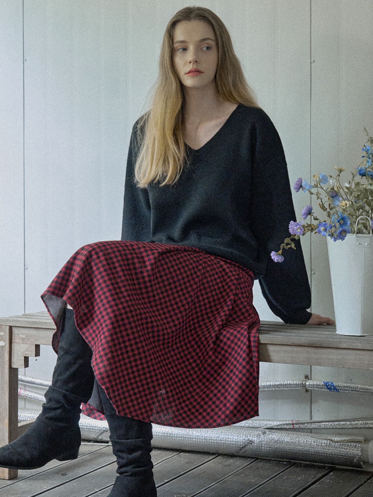 아방(AVANT-G) V-neck Oversized Knit Pullover - BLACK