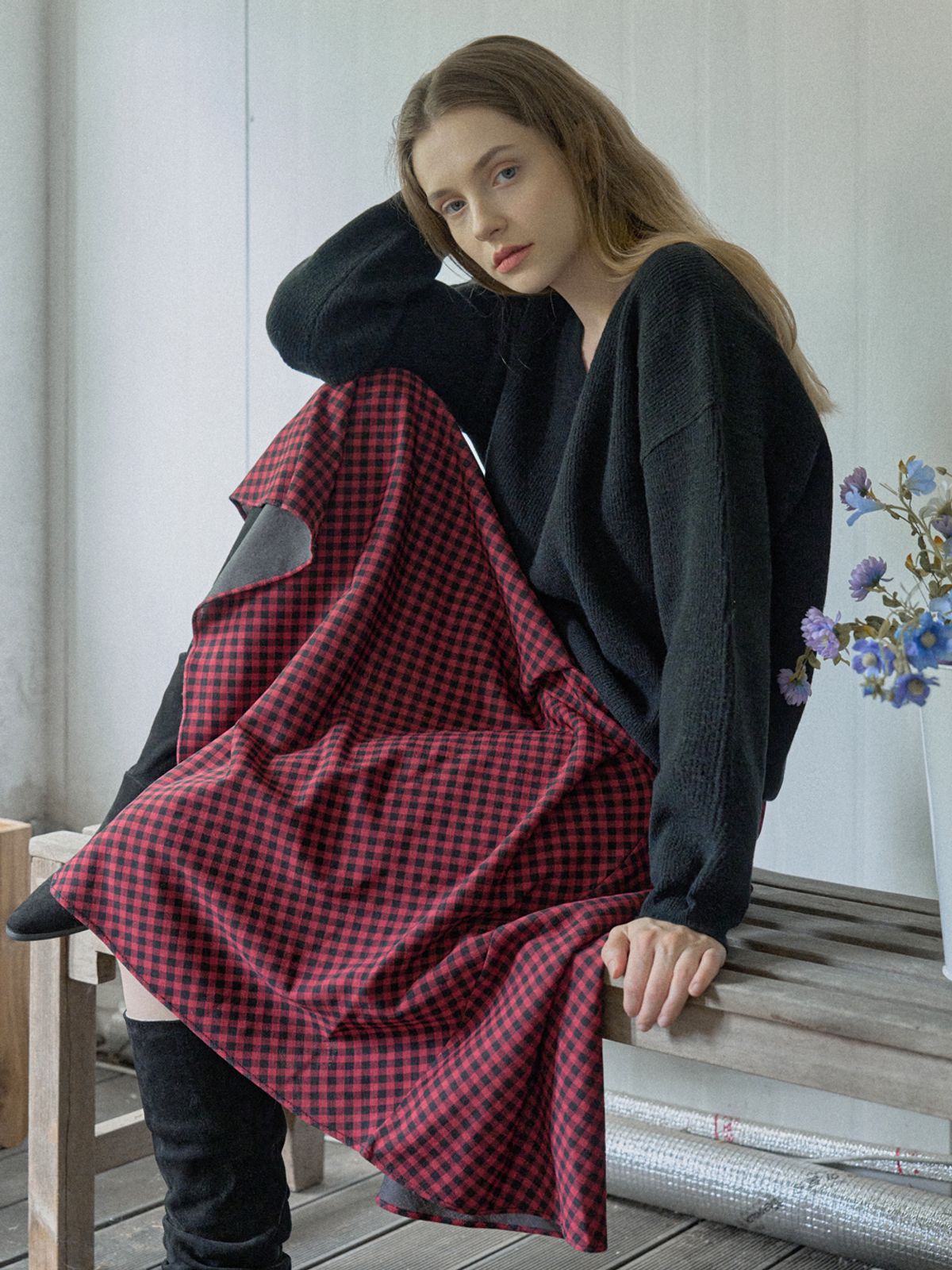 아방(AVANT-G) V-neck Oversized Knit Pullover - BLACK