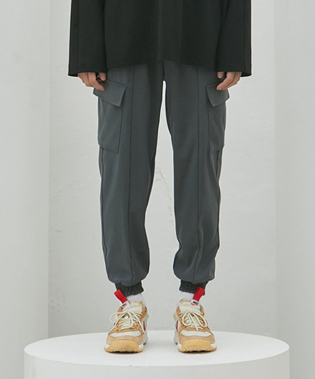 세븐셀라(SEVENSELAH) 미니멀 스탠다드 세미 와이드 카고 조거 슬랙스 Vintage Grey