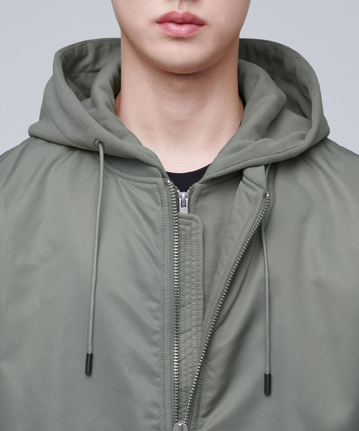무신사 스탠다드(MUSINSA STANDARD) 오버사이즈 디태처블 후드 MA-1 보머 재킷 [더스티 카키]