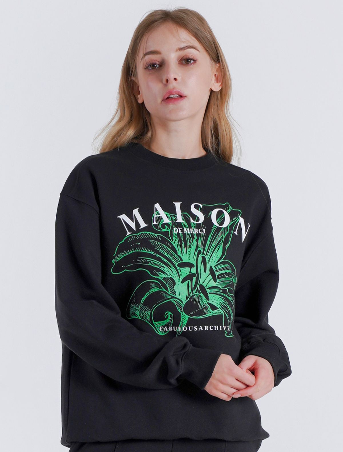 라 메종 스튜디오(LA MAISON STUDIO) UNISEX 레귤러핏 르 리스 MAISON 맨투맨(FCB3TS321M)