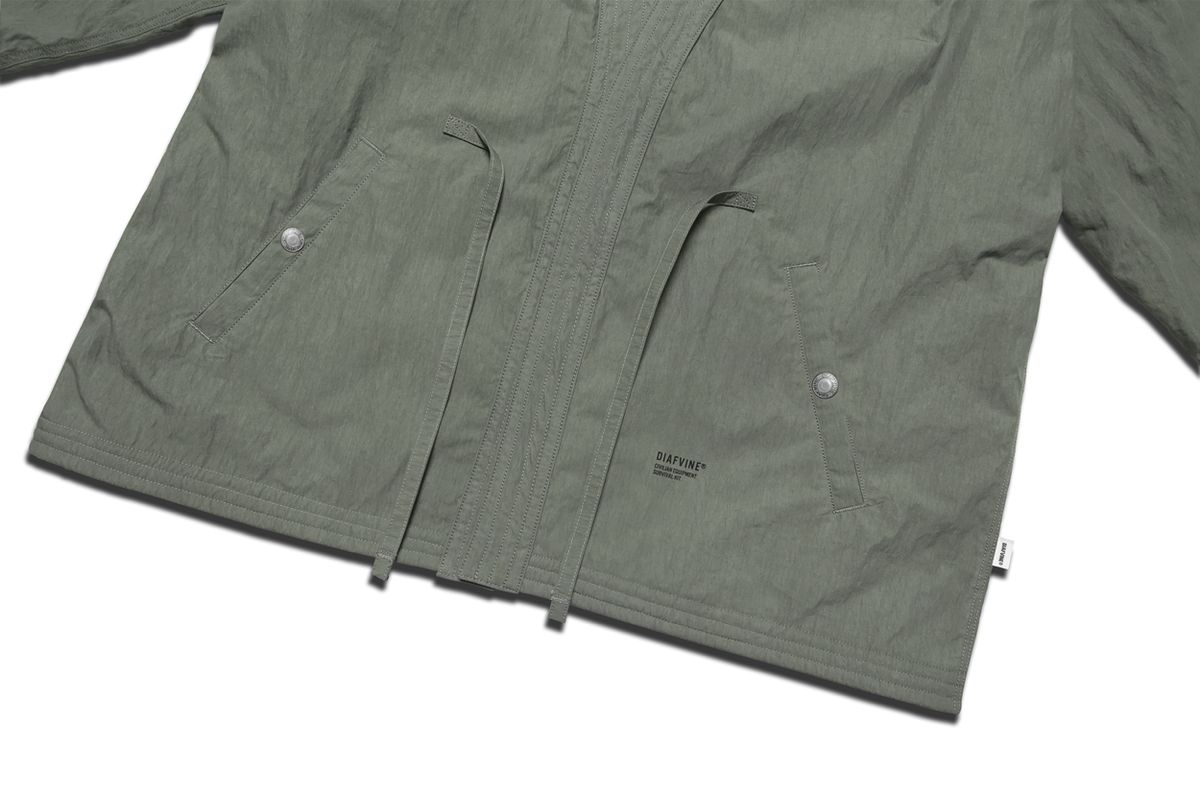 디아프바인(DIAFVINE) DV.LOT 647 C/N Regular Robe -Ash Khaki-