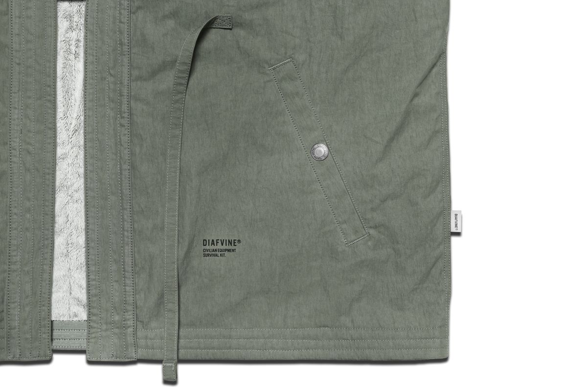 디아프바인(DIAFVINE) DV.LOT 647 C/N Regular Robe -Ash Khaki-
