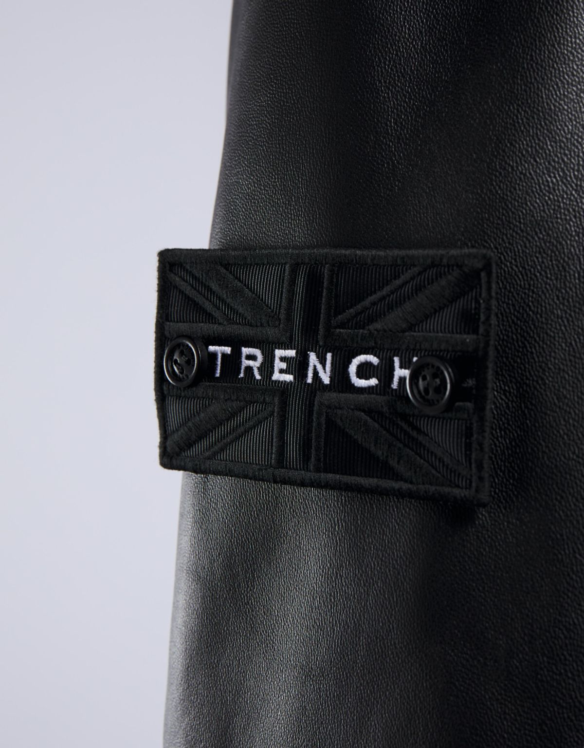 트렌치런던(TRENCH LONDON) 레터맨 레더 재킷(블랙/블랙/화이트)