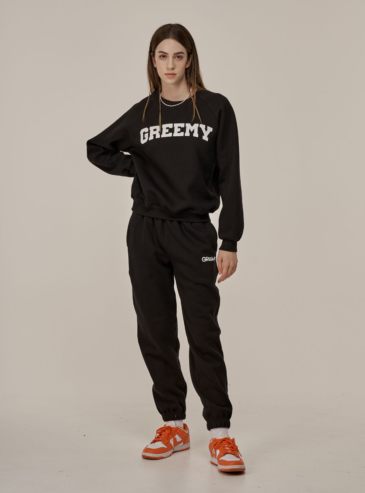 그리미(GREEMY) NEW SMALL LOGO JOGGER PANTS (BLACK)