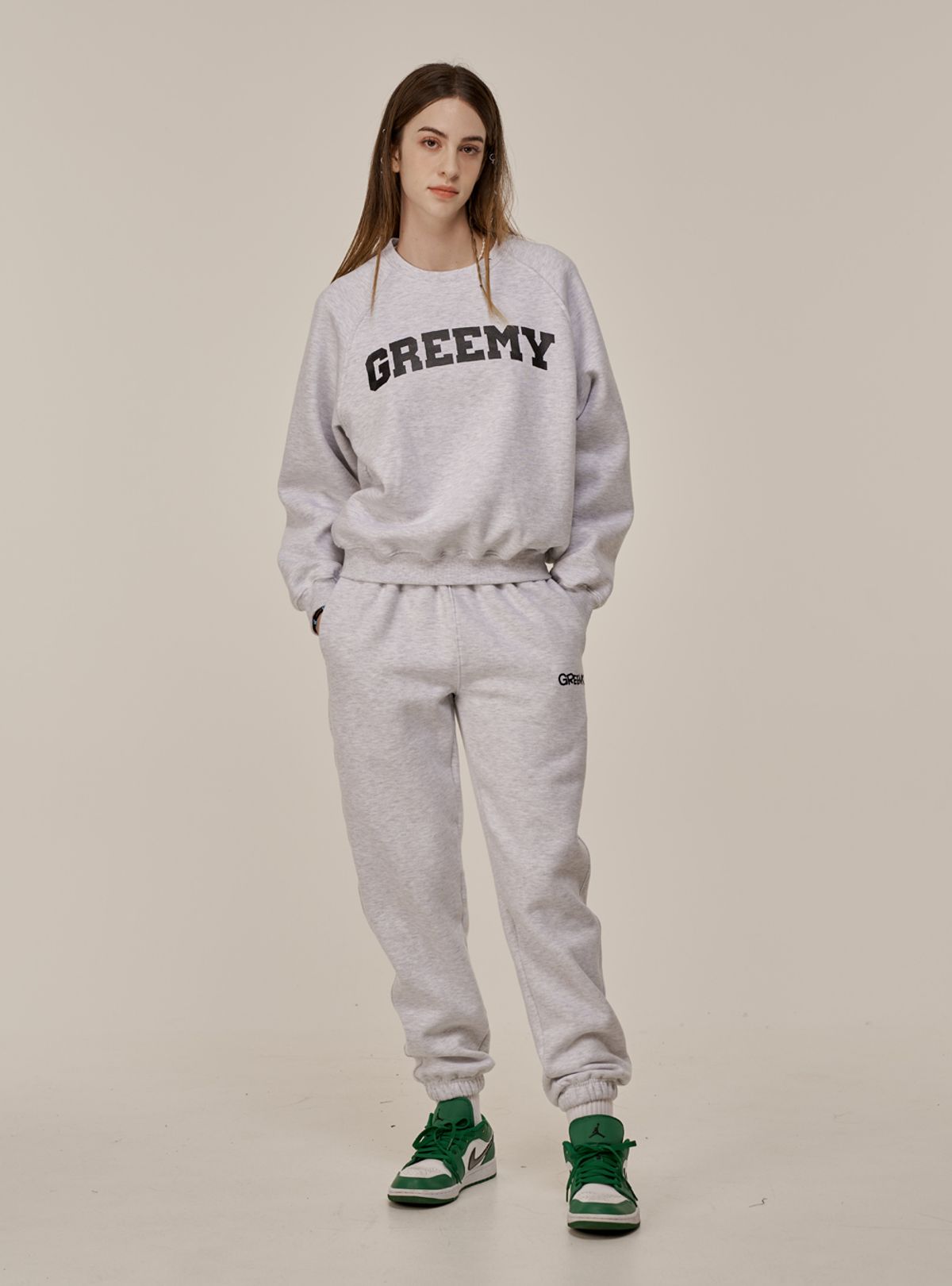 그리미(GREEMY) NEW SMALL LOGO JOGGER PANTS(MELANGE GREY)
