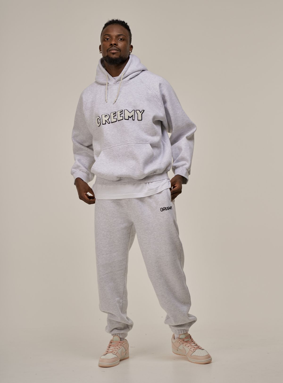 그리미(GREEMY) NEW SMALL LOGO JOGGER PANTS(MELANGE GREY)
