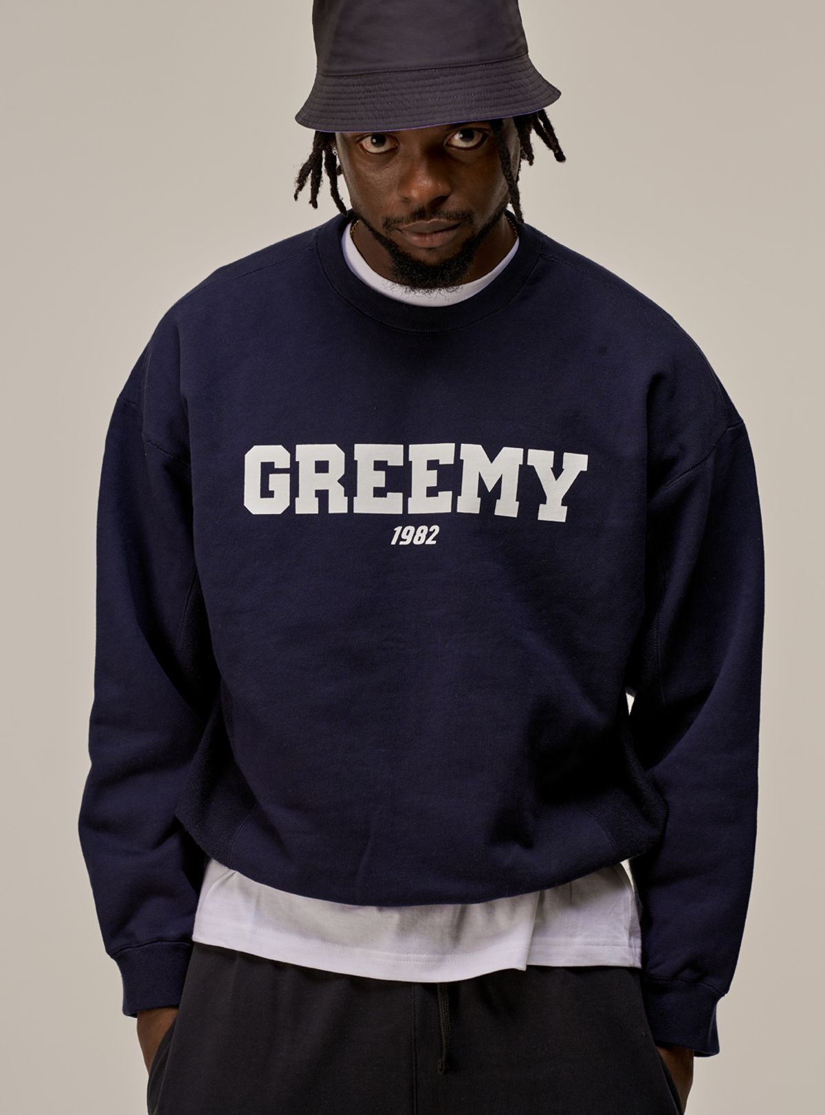 그리미(GREEMY) 1982 OLD SCHOOL SWEATSHIRTS (NAVY)