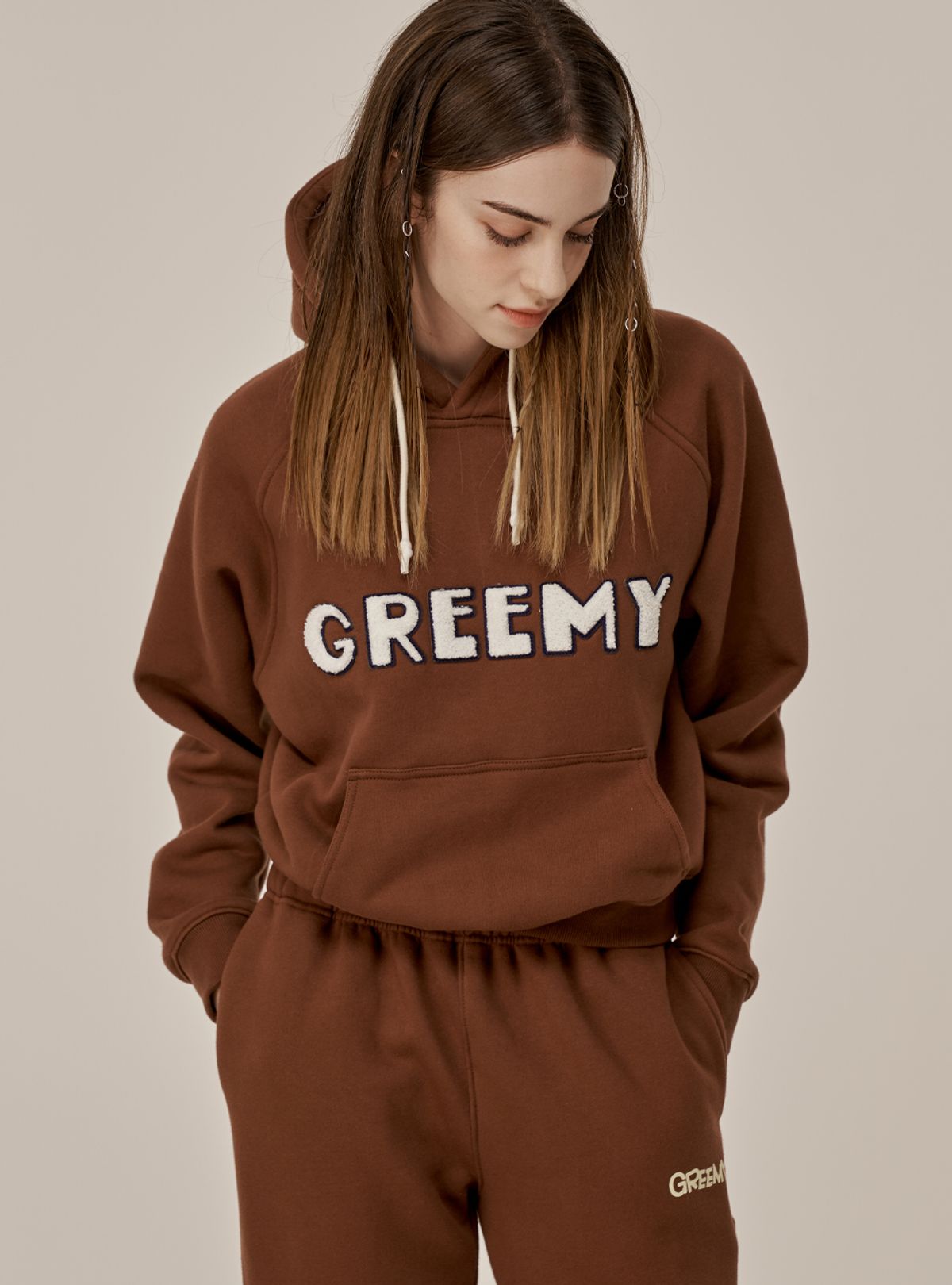 그리미(GREEMY) BOOKLE LOGO HOODIE(BROWN)