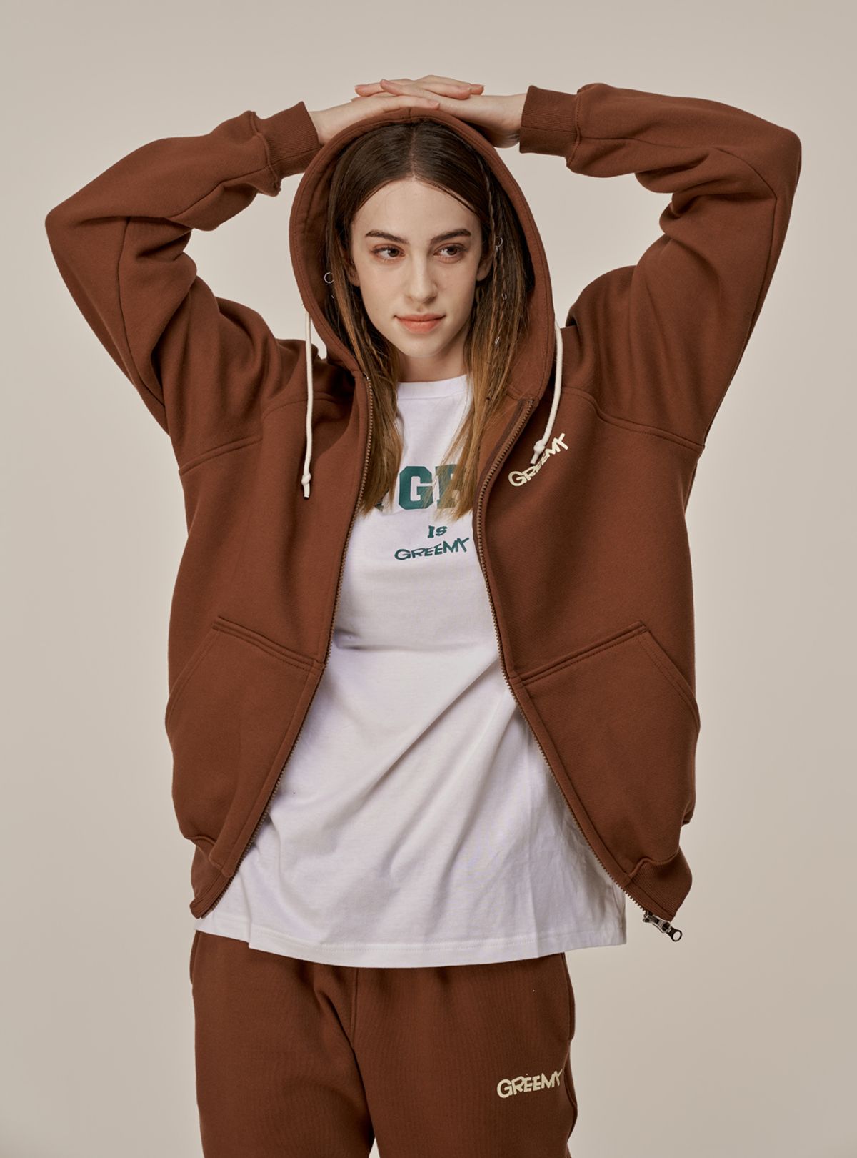 그리미(GREEMY) SMALL LOGO HOODIE ZIP-UP (BROWN)
