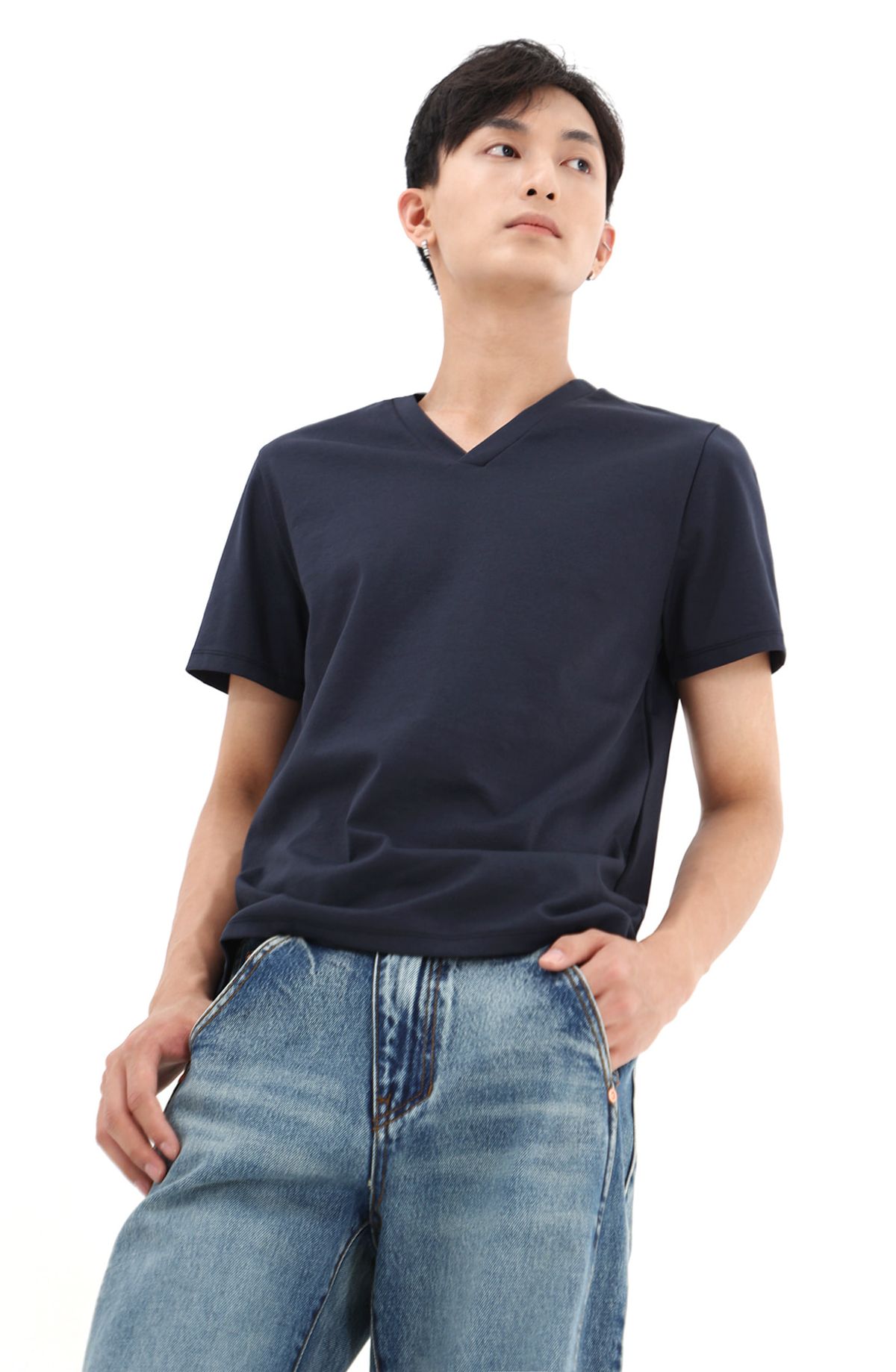 디메이든(DEMADEN) 브이넥 모던 티셔츠