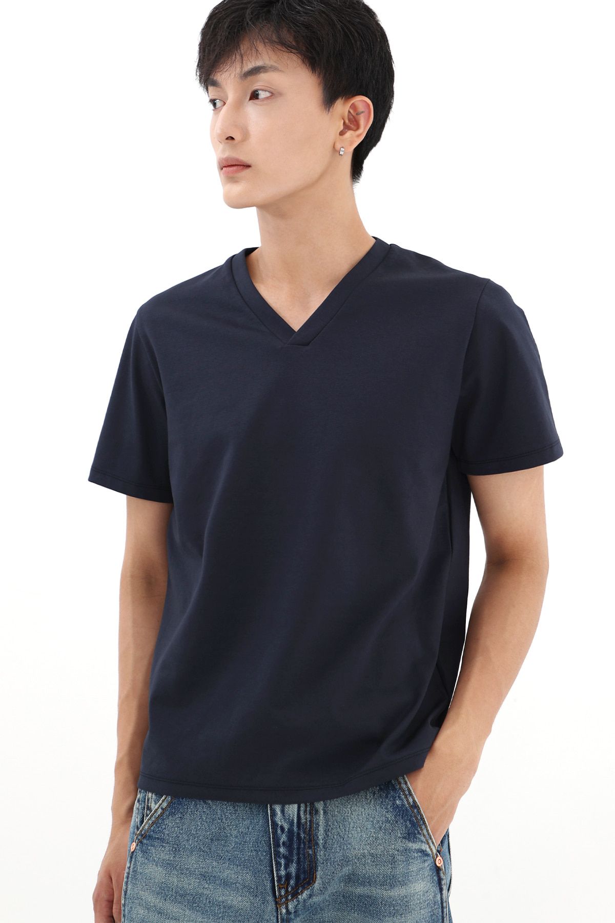 디메이든(DEMADEN) 브이넥 모던 티셔츠
