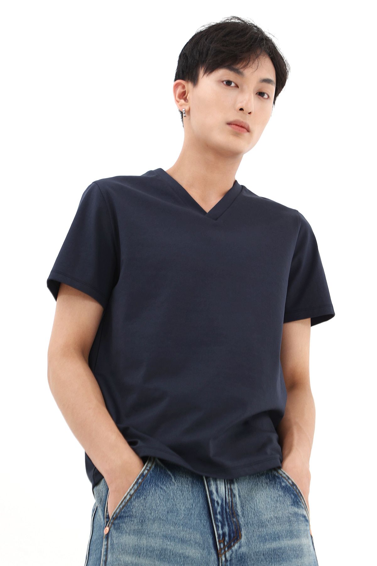 디메이든(DEMADEN) 브이넥 모던 티셔츠