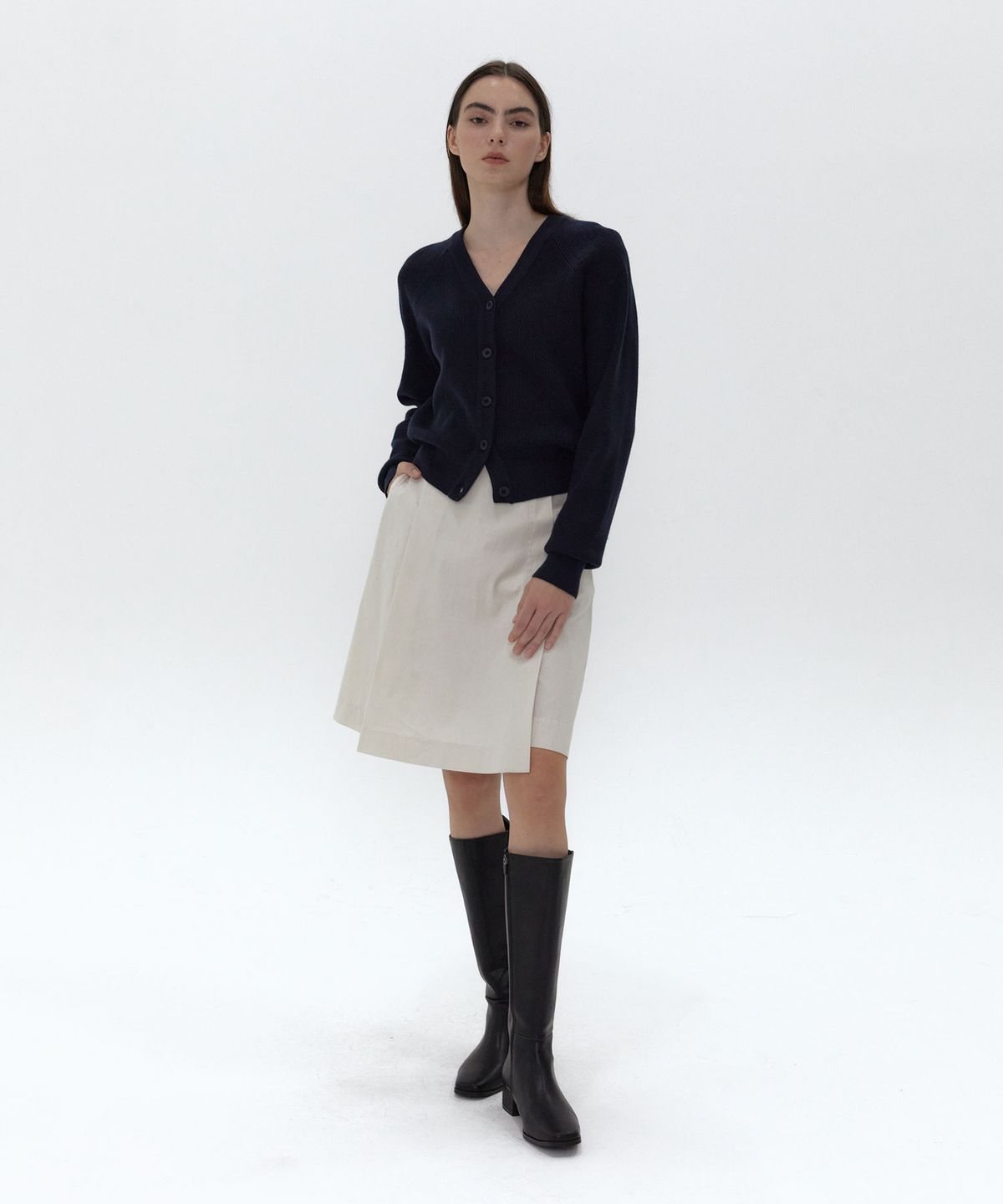 38컴온커먼(38COMEONCOMMON) 21AU V-NECK LINE RIBBED CARDIGAN (NAVY)
