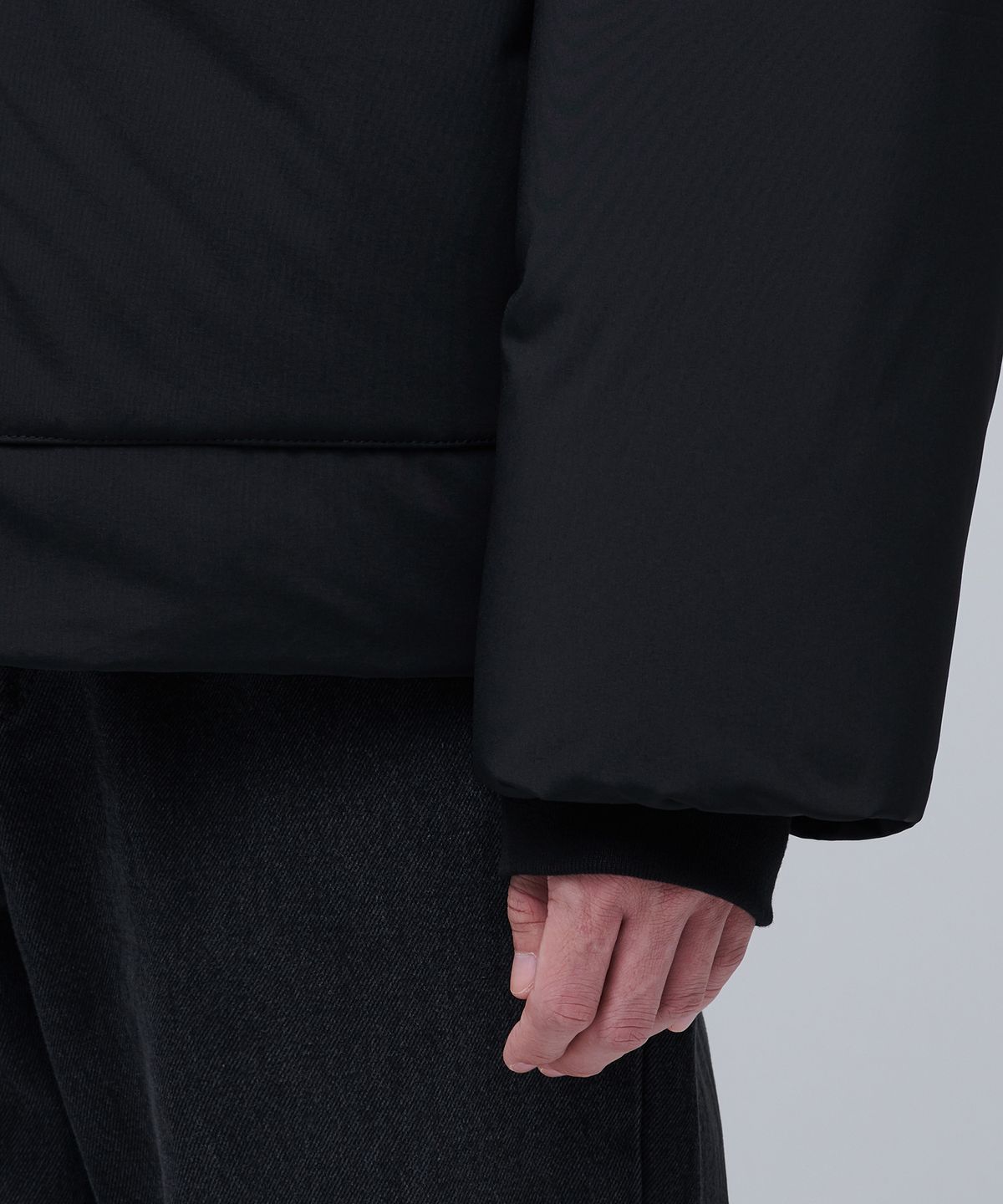 무신사 스탠다드(MUSINSA STANDARD) 아웃 포켓 다운 숏 패딩 재킷 [블랙]