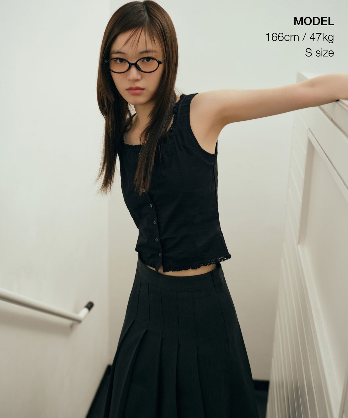 무신사 스탠다드 우먼(MUSINSA STANDARD WOMAN) 우먼즈 플리츠 미디 스커트 [차콜 그레이]