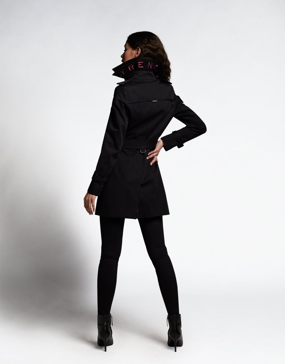 트렌치런던(TRENCH LONDON) 퀸 클래식 트렌치 코트 (BLACK/BLACK/HOTPINK)