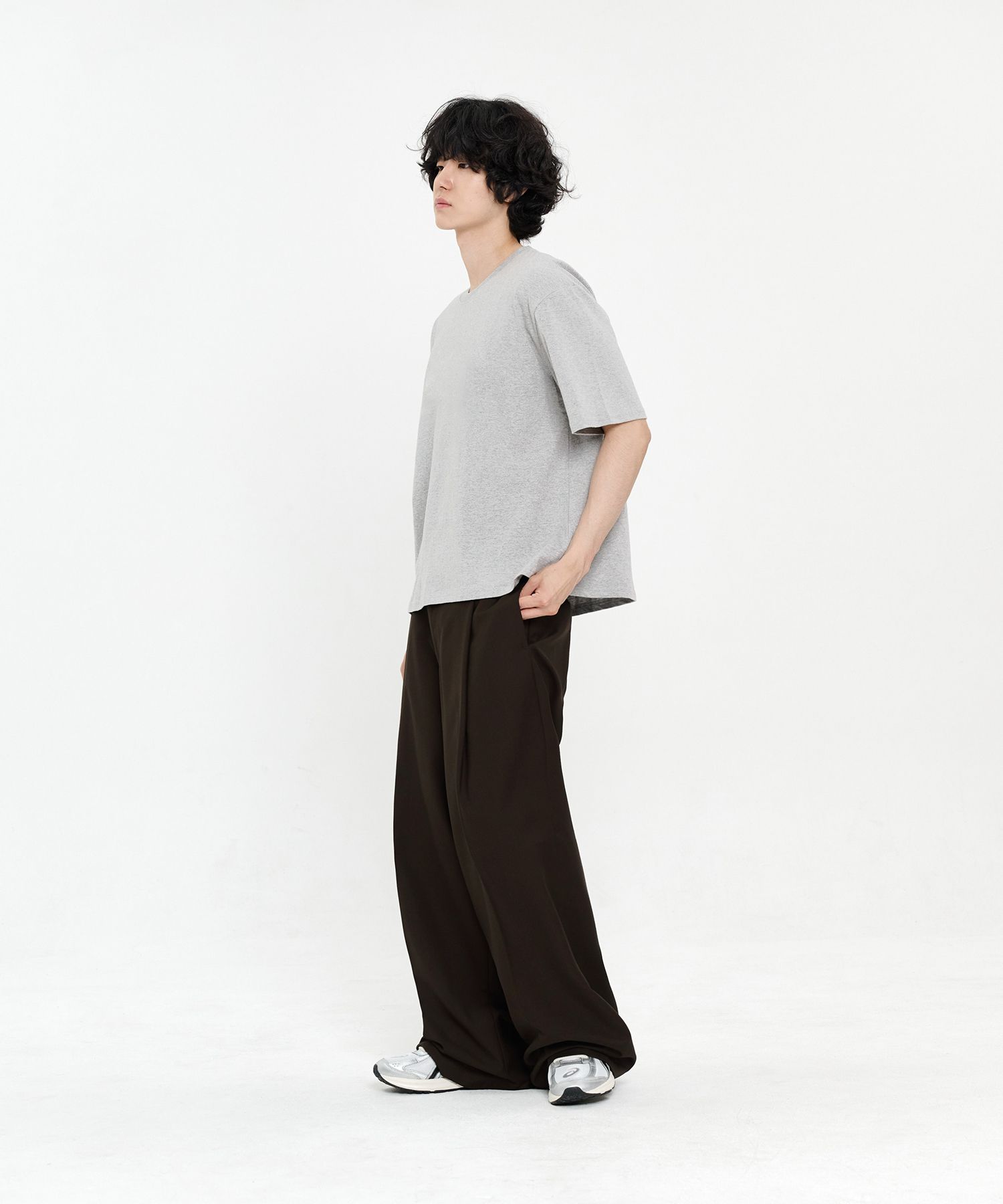 MUSINSA | SIGNATURE Single Pleat Wide Slacks [Deep Brown]