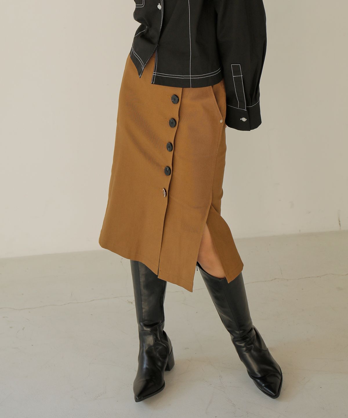 느와(NOIR) Sixteen Skirt R