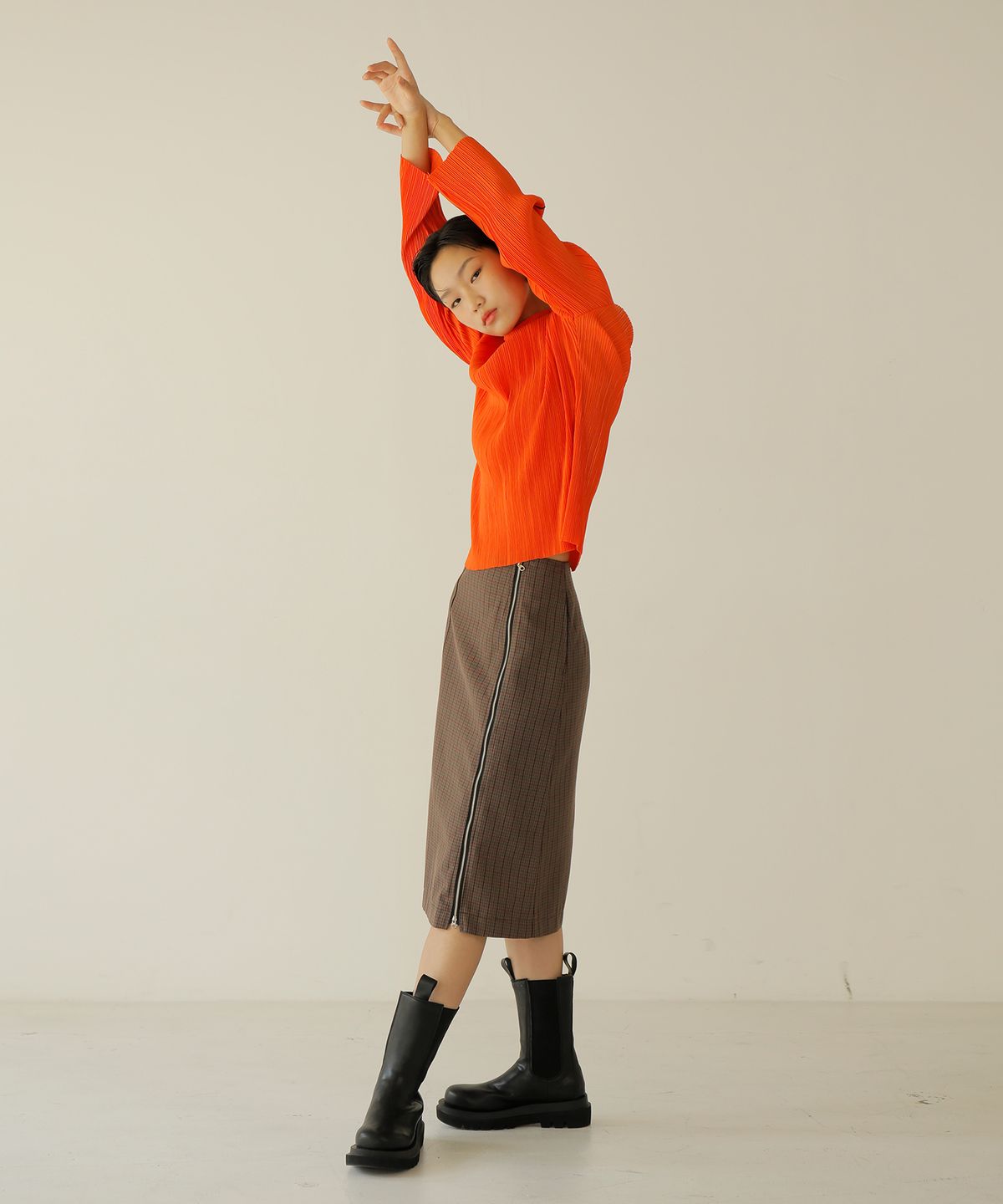 느와(NOIR) Tone Skirt