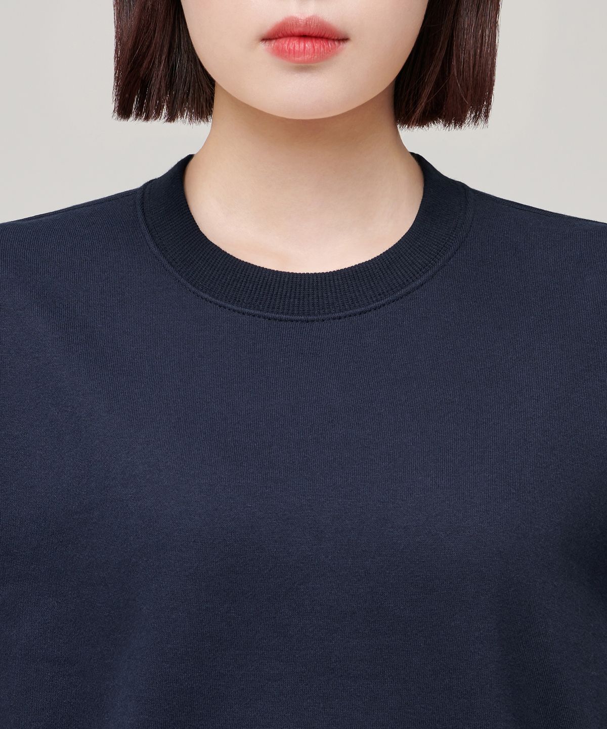 무신사 스탠다드 우먼(MUSINSA STANDARD WOMAN) 우먼즈 기모 세미 오버사이즈 스웨트셔츠 [네이비]