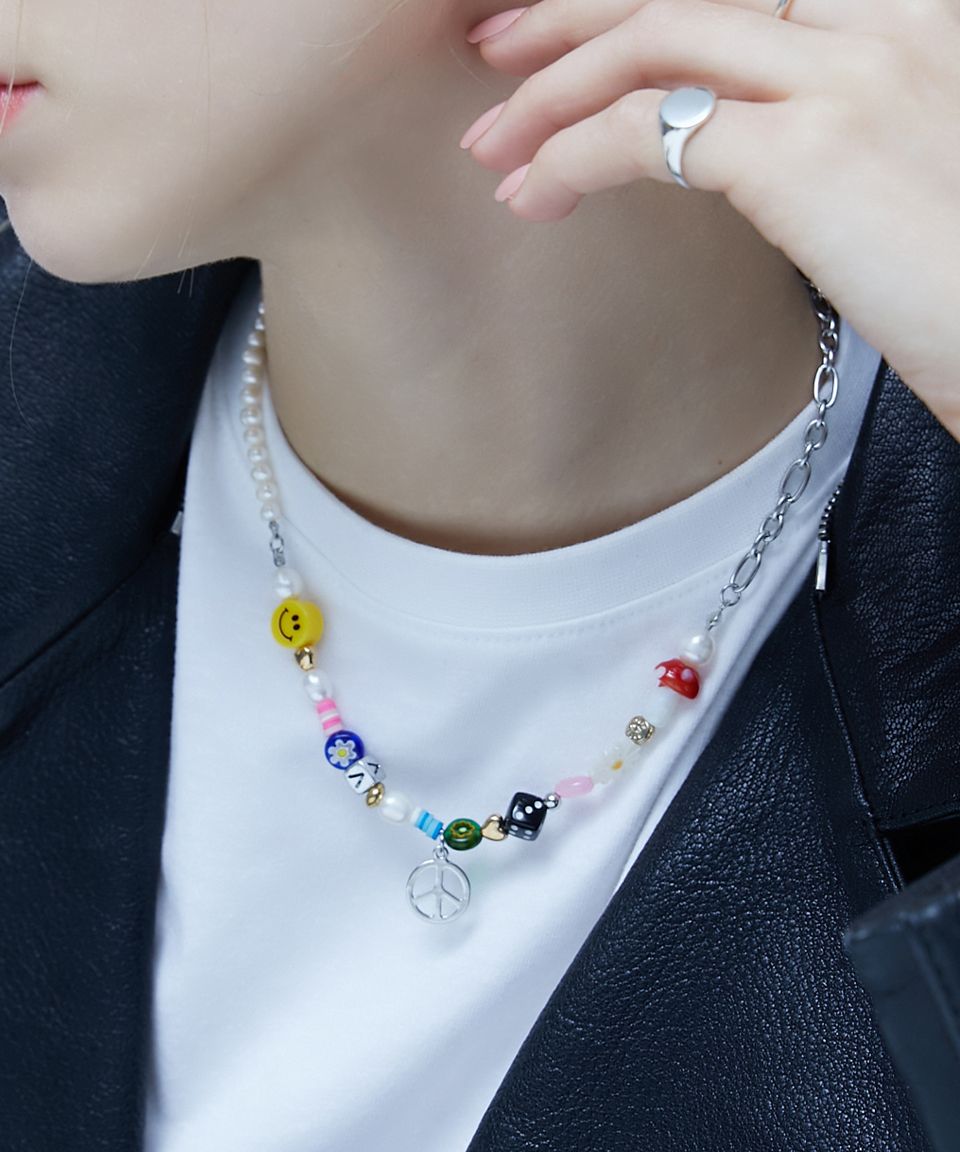 VVV☆PEACE PENDANT BEADS NEACKLACE MUSINSA | VVV Peace Pendant Beads Necklace