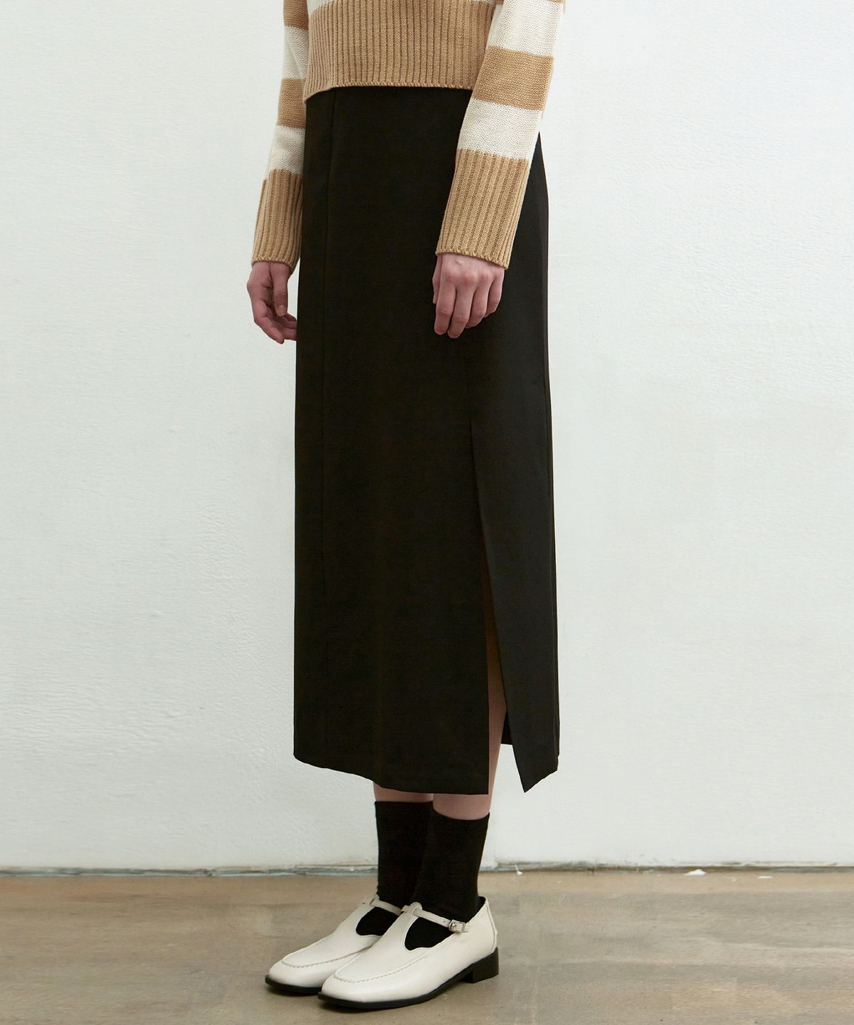 닉앤니콜(NICK&NICOLE) H-LINE SLIT SKIRT_BLACK