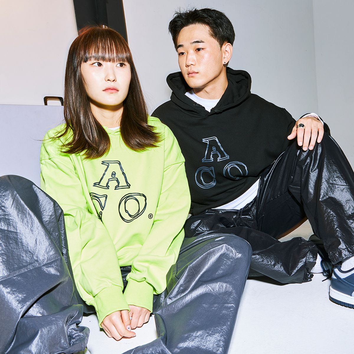 어퍼스트로피 콤마(APOSTROPHE COMMA) 스트링 와이드 코팅 팬츠 (블랙)