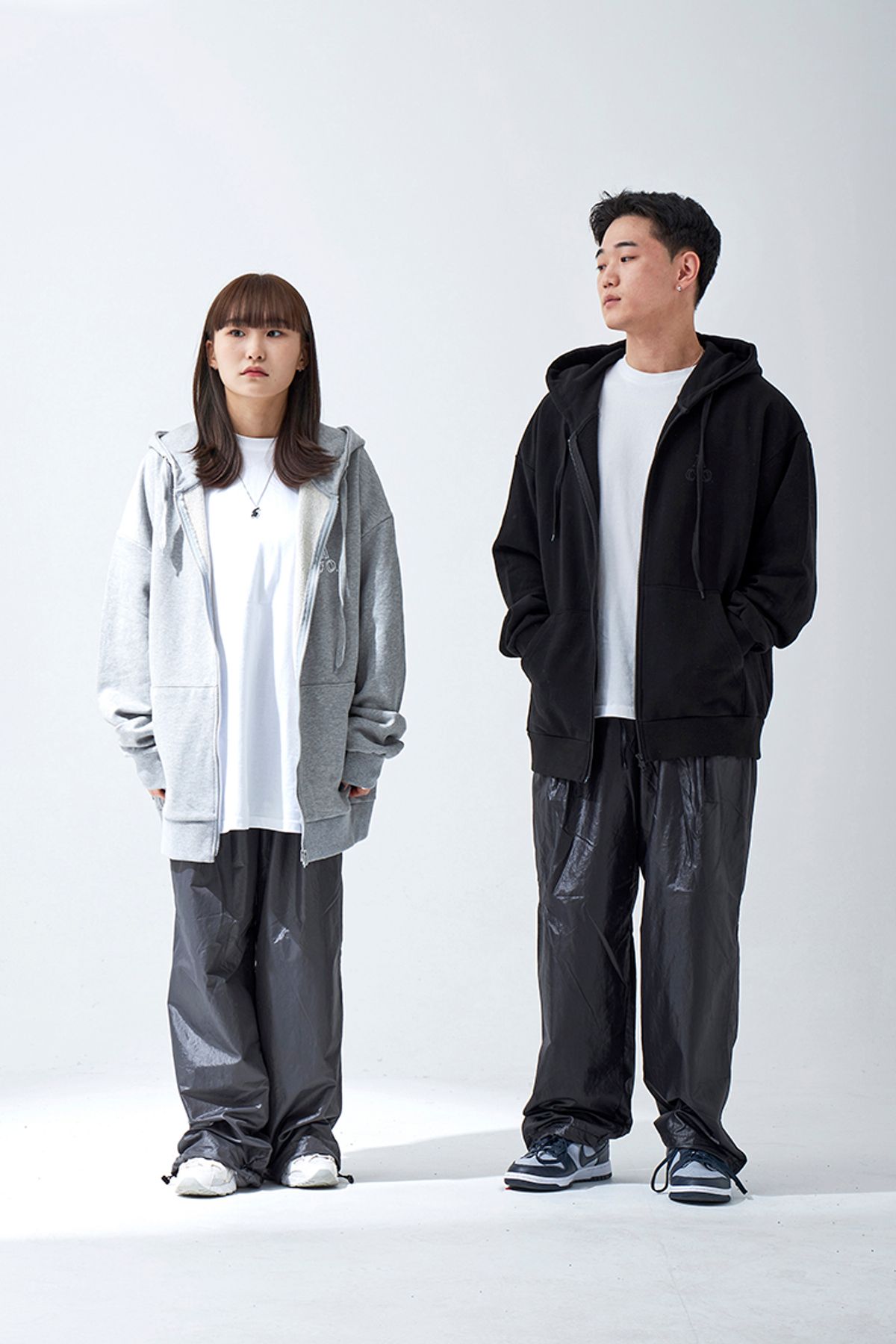 어퍼스트로피 콤마(APOSTROPHE COMMA) 더블 ACO 로고 후디 집업 (그레이/화이트)
