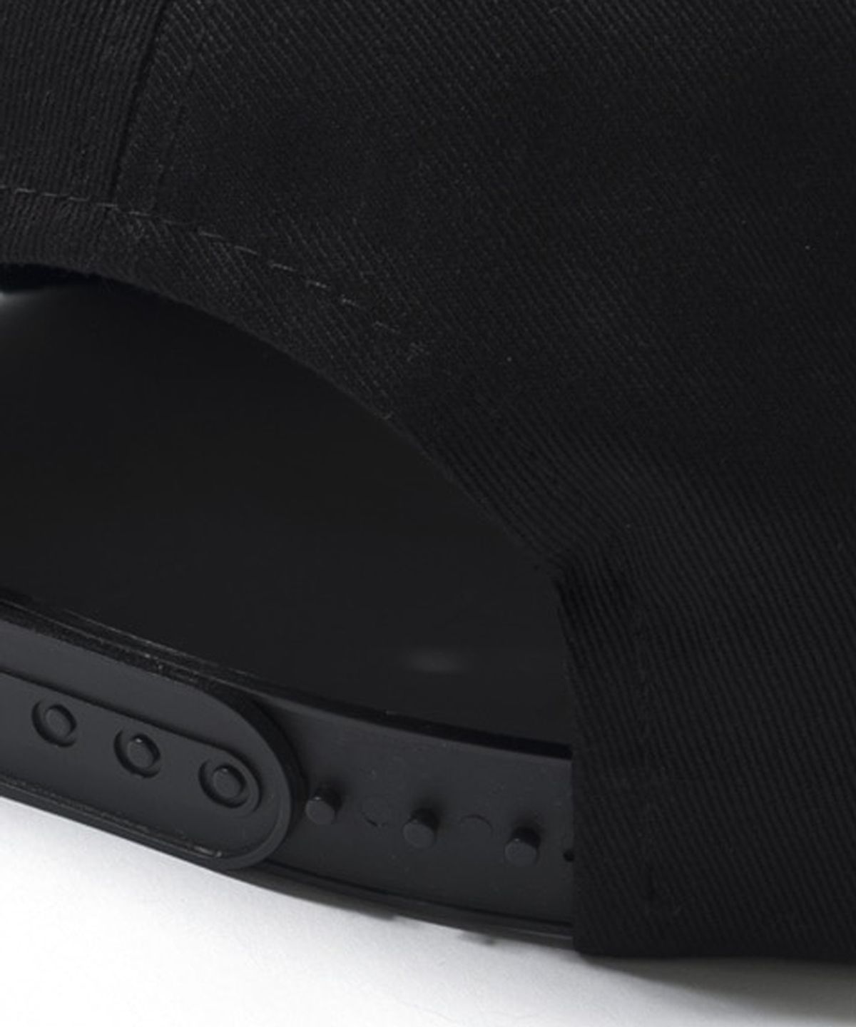 아임낫어휴먼비잉(I AM NOT A HUMAN BEING) PRETENDERS TEAM LOGO CAP - BLACK