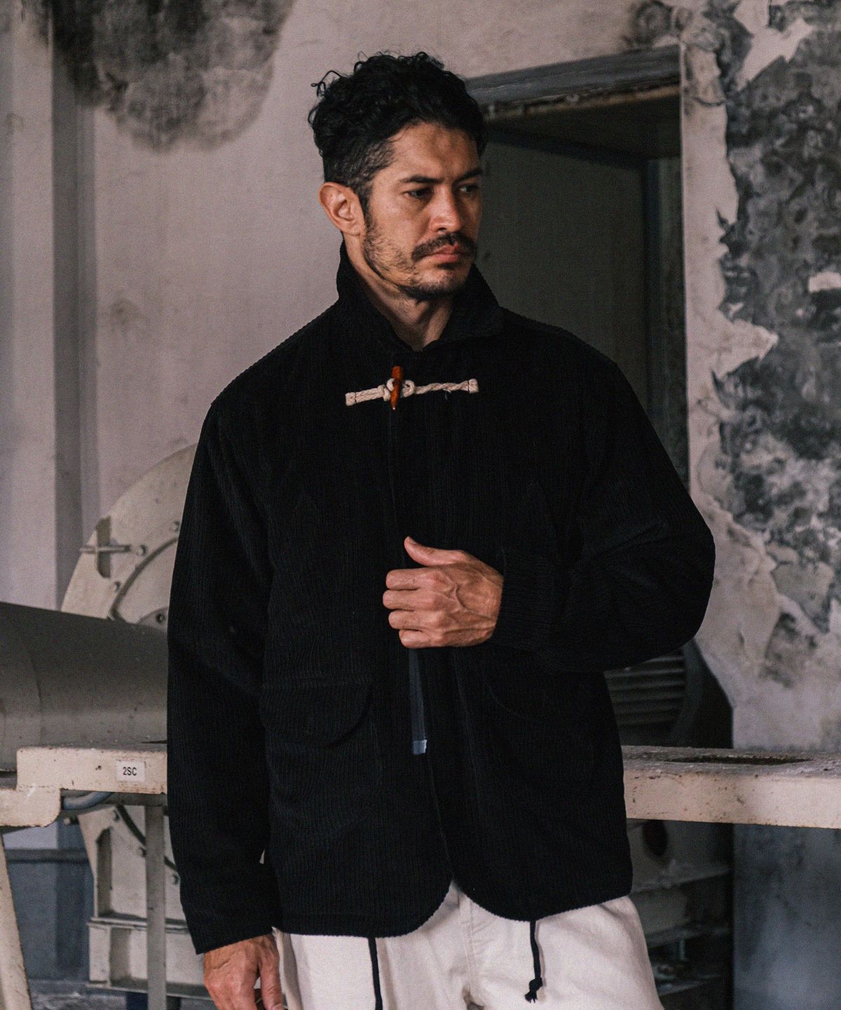 비디알(VDR) CORDUROY TOGGLE 4POCKET JACKET [Black Night]